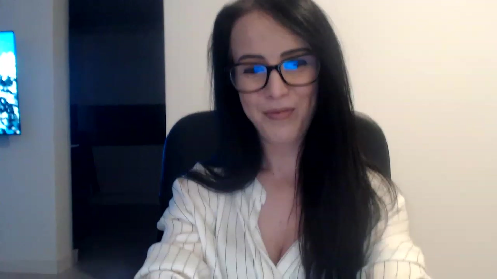 Gallery image thumbnail from Alexys23's myfreecams stream on, 12/12/2022, 03:37 image 14 of 20