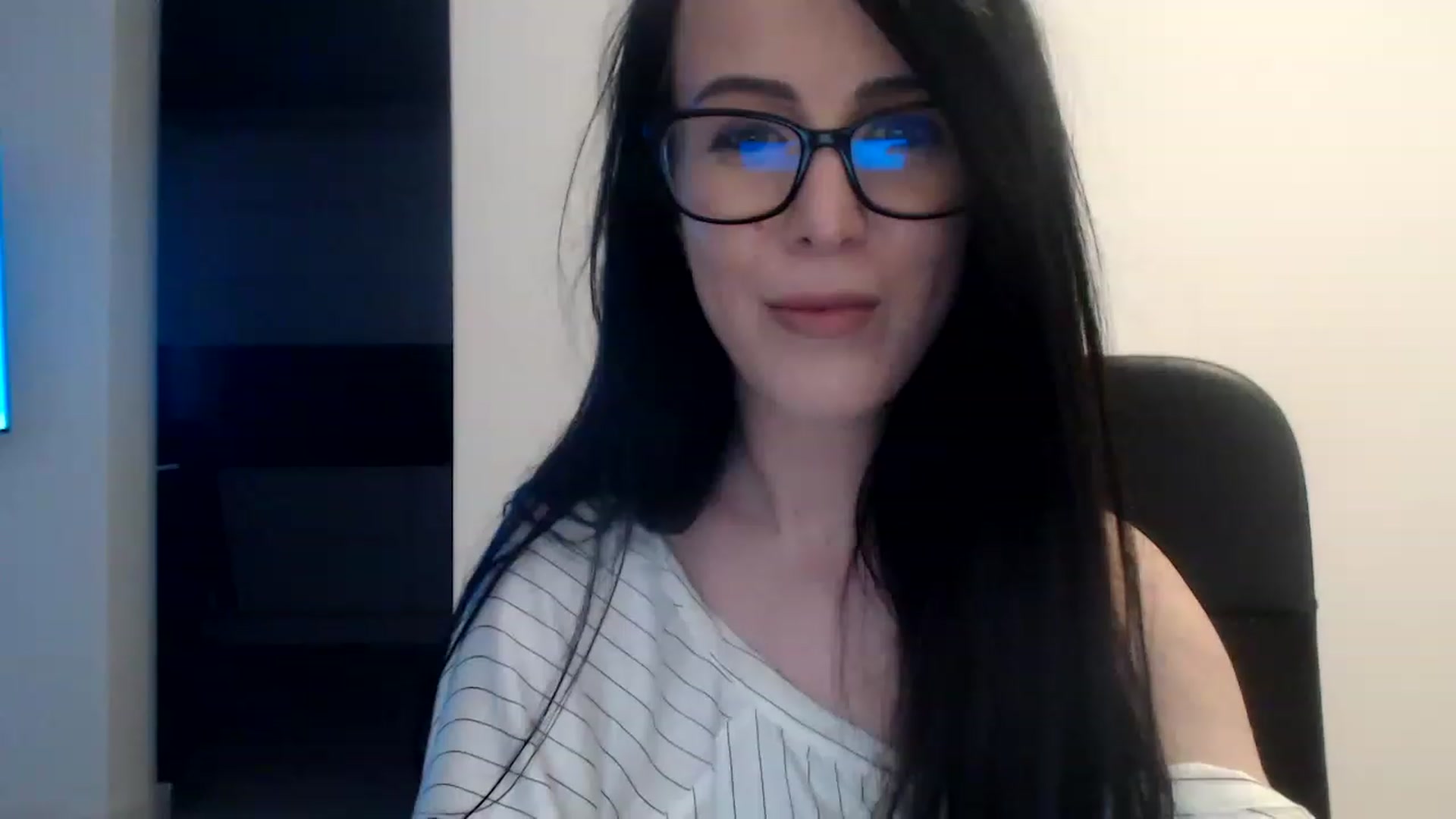 Gallery image thumbnail from Alexys23's myfreecams stream on, 12/12/2022, 05:27 image 5 of 20
