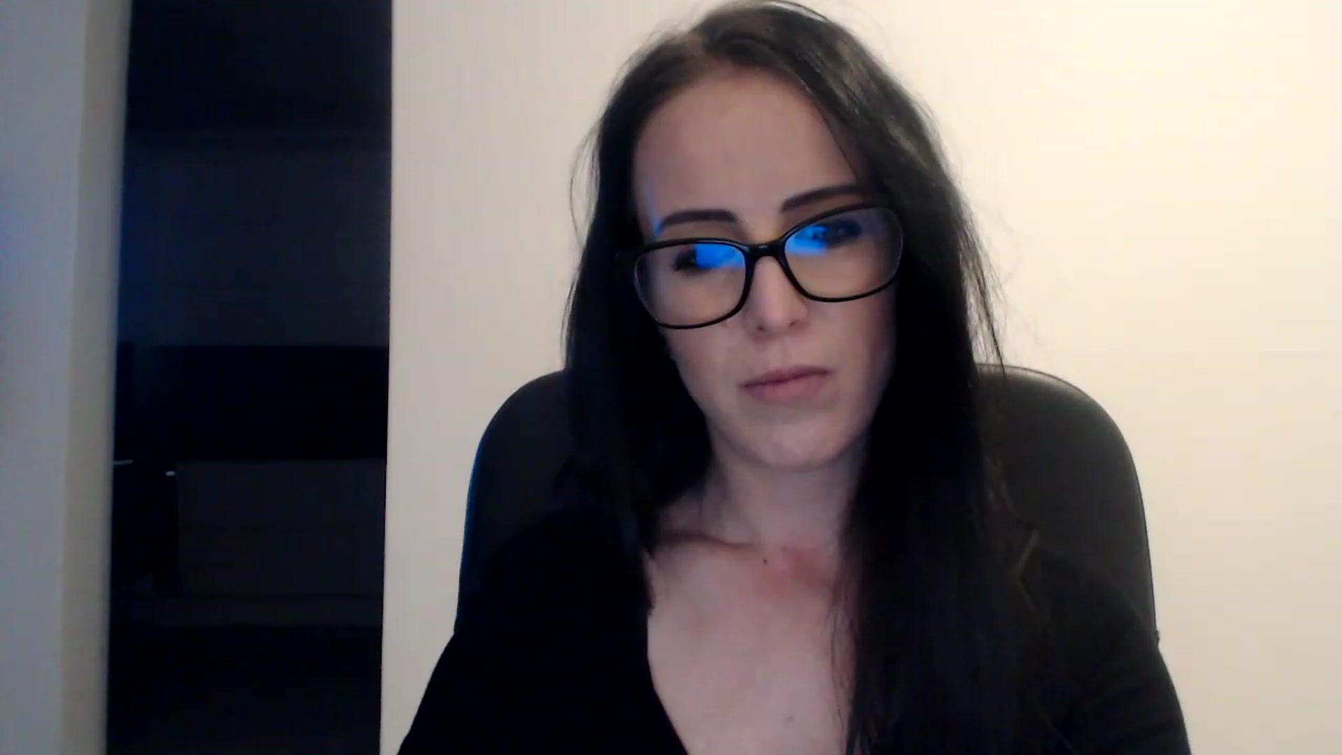 Gallery image thumbnail from Alexys23's myfreecams stream on, 12/19/2022, 02:49 image 7 of 20