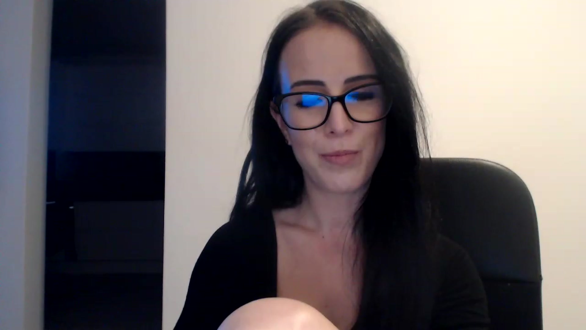 Gallery image thumbnail from Alexys23's myfreecams stream on, 12/19/2022, 02:49 image 18 of 20