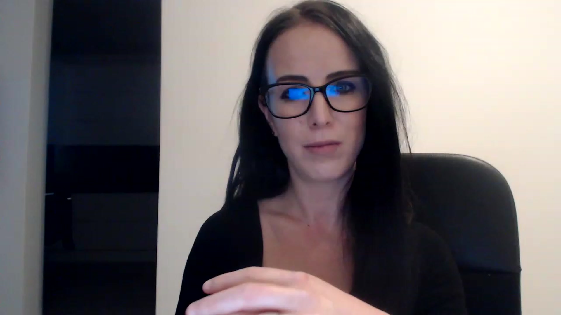 Gallery image thumbnail from Alexys23's myfreecams stream on, 12/19/2022, 02:49 image 16 of 20