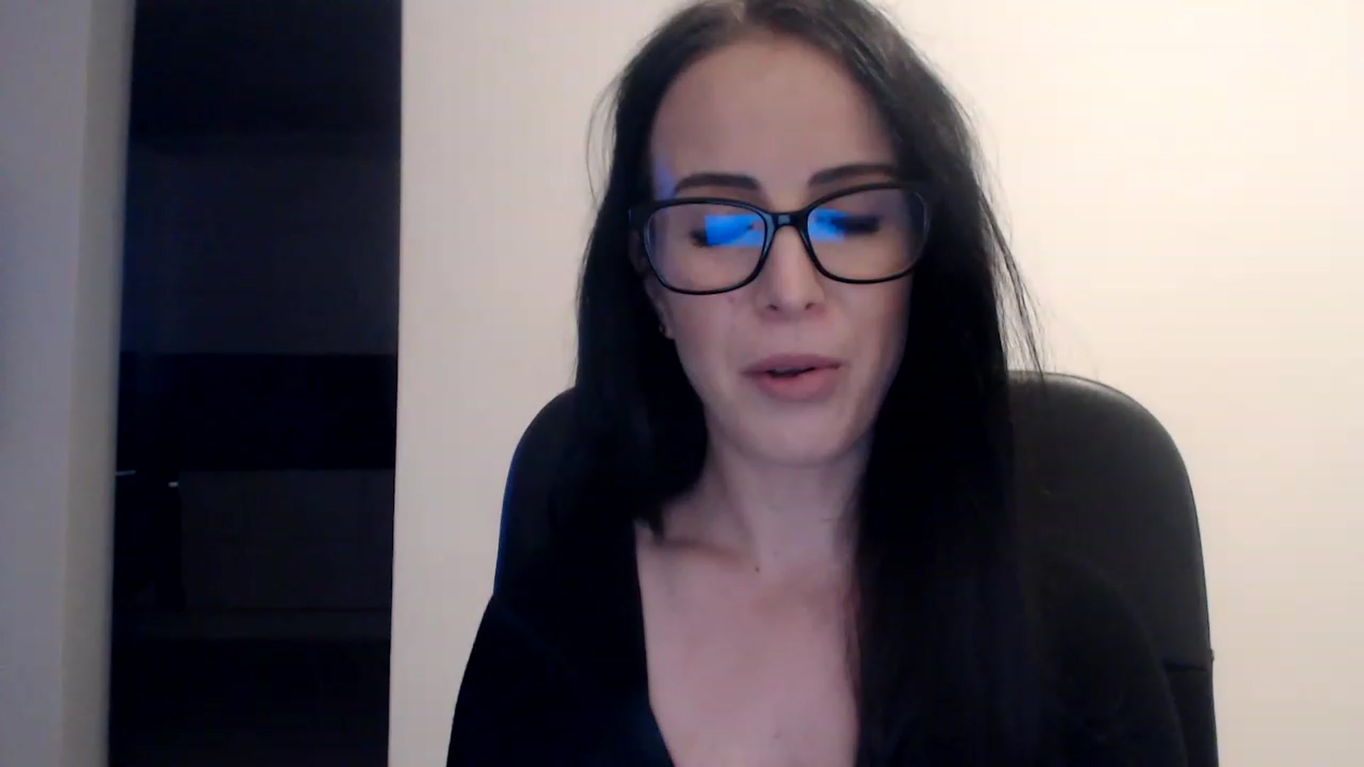 Gallery image thumbnail from Alexys23's myfreecams stream on, 12/19/2022, 02:49 image 1 of 20