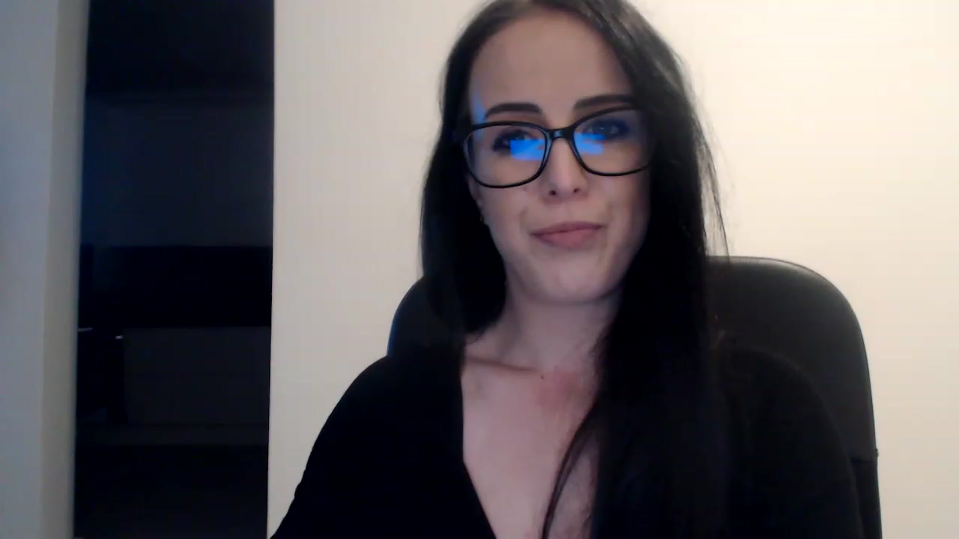 Gallery image thumbnail from Alexys23's myfreecams stream on, 12/19/2022, 02:49 image 15 of 20