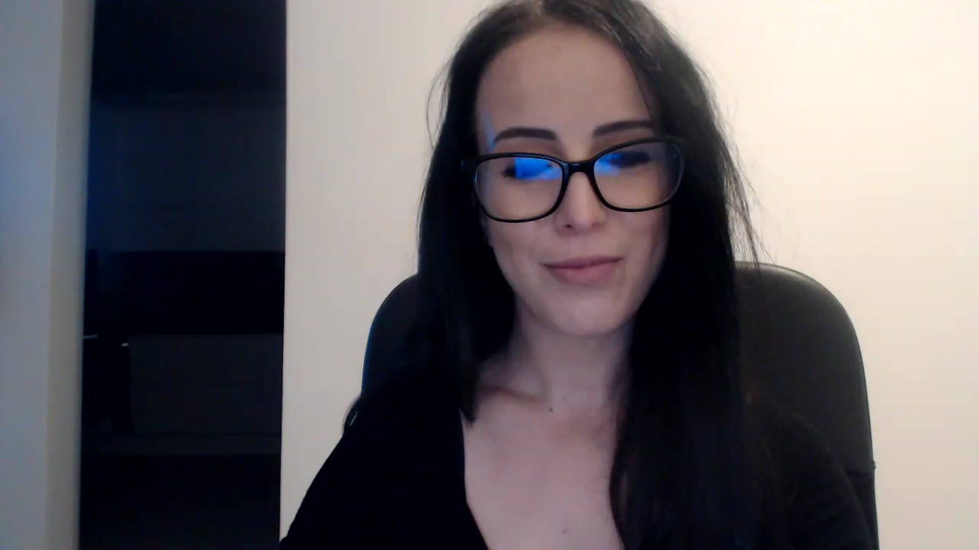 Gallery image thumbnail from Alexys23's myfreecams stream on, 12/19/2022, 02:49 image 4 of 20