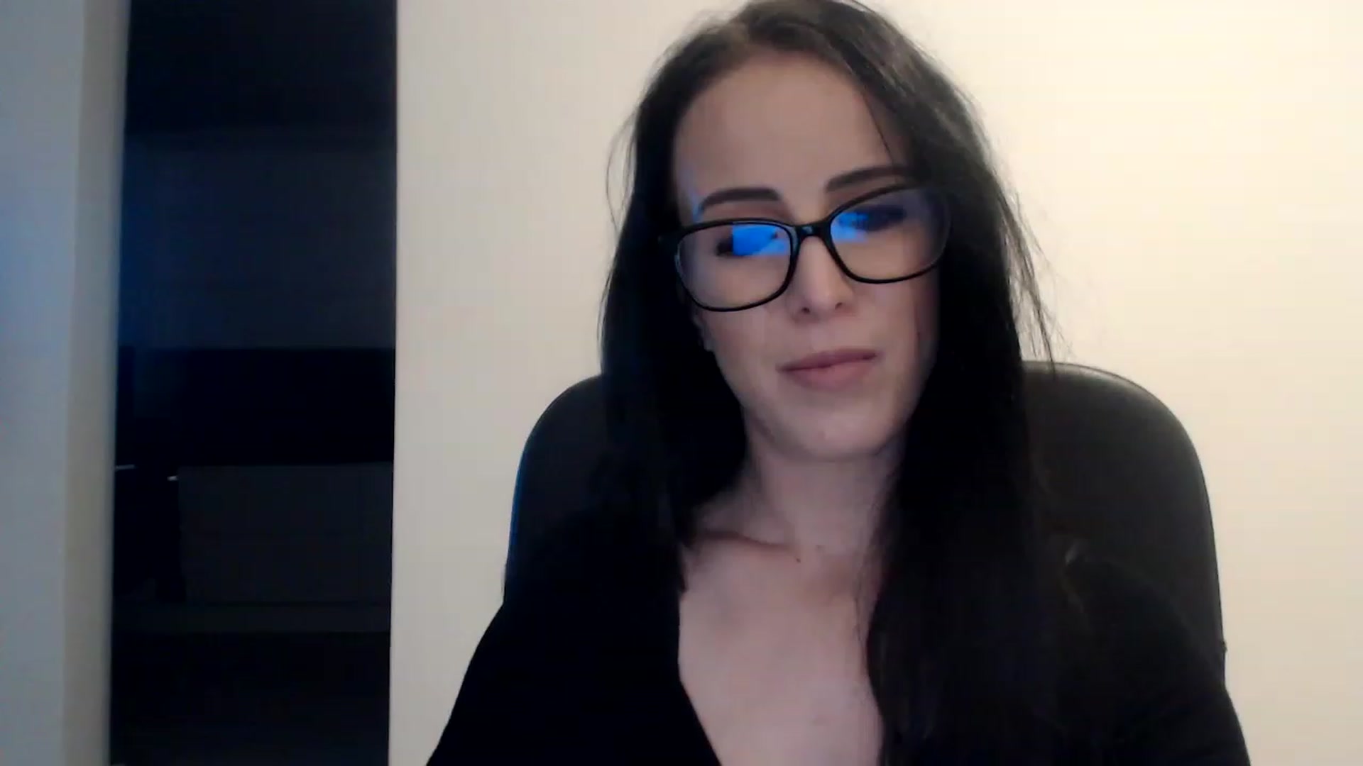 Gallery image thumbnail from Alexys23's myfreecams stream on, 12/19/2022, 02:49 image 5 of 20