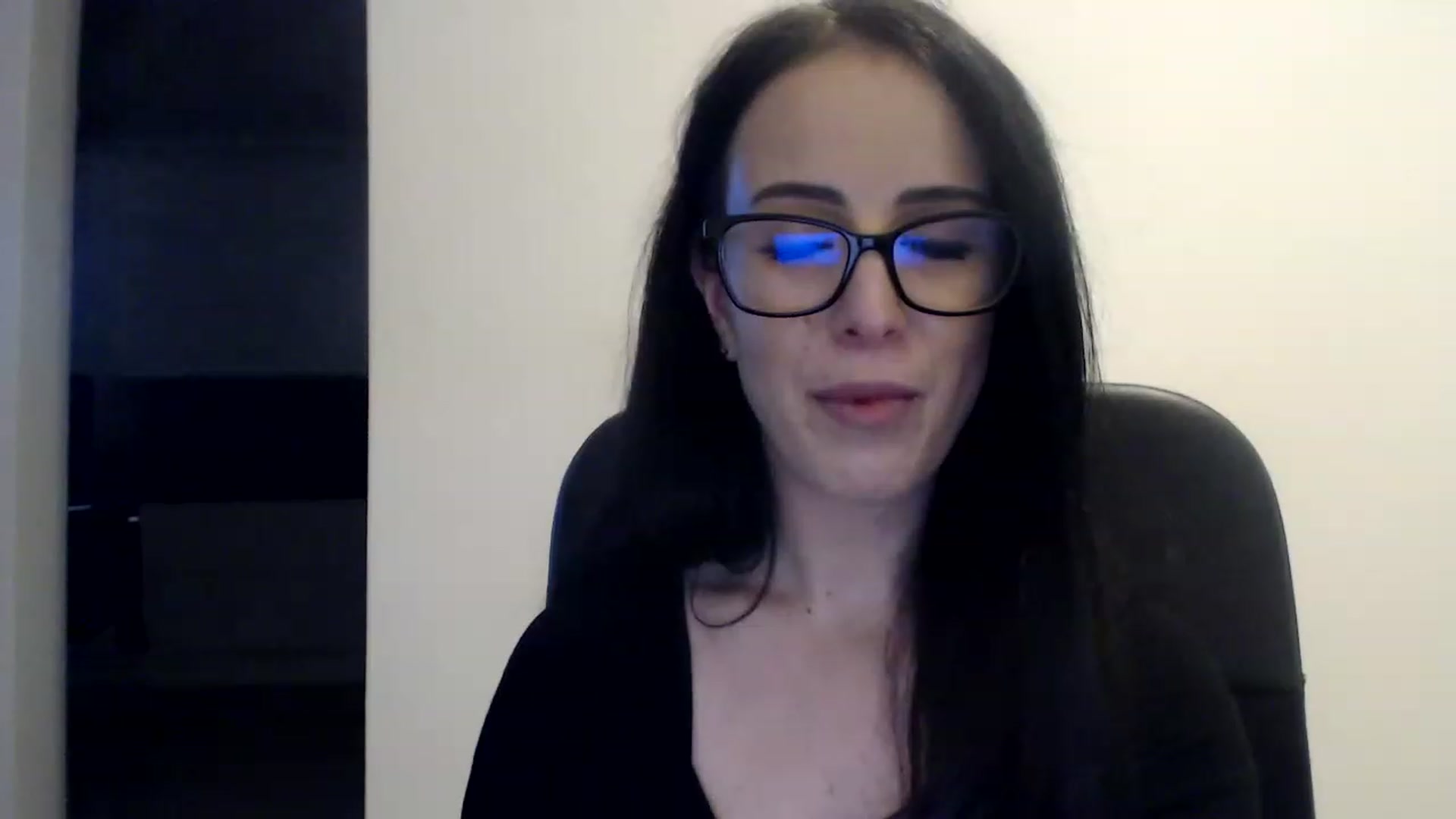 Gallery image thumbnail from Alexys23's myfreecams stream on, 12/19/2022, 04:16 image 2 of 20
