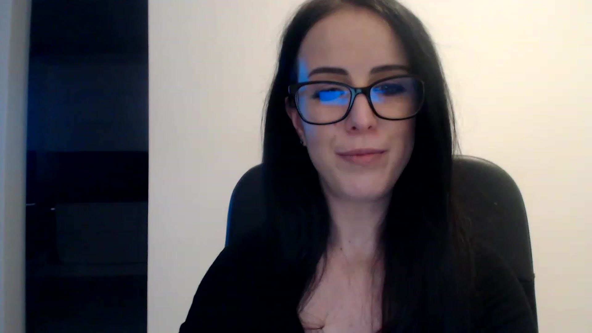 Gallery image thumbnail from Alexys23's myfreecams stream on, 12/19/2022, 04:16 image 6 of 20