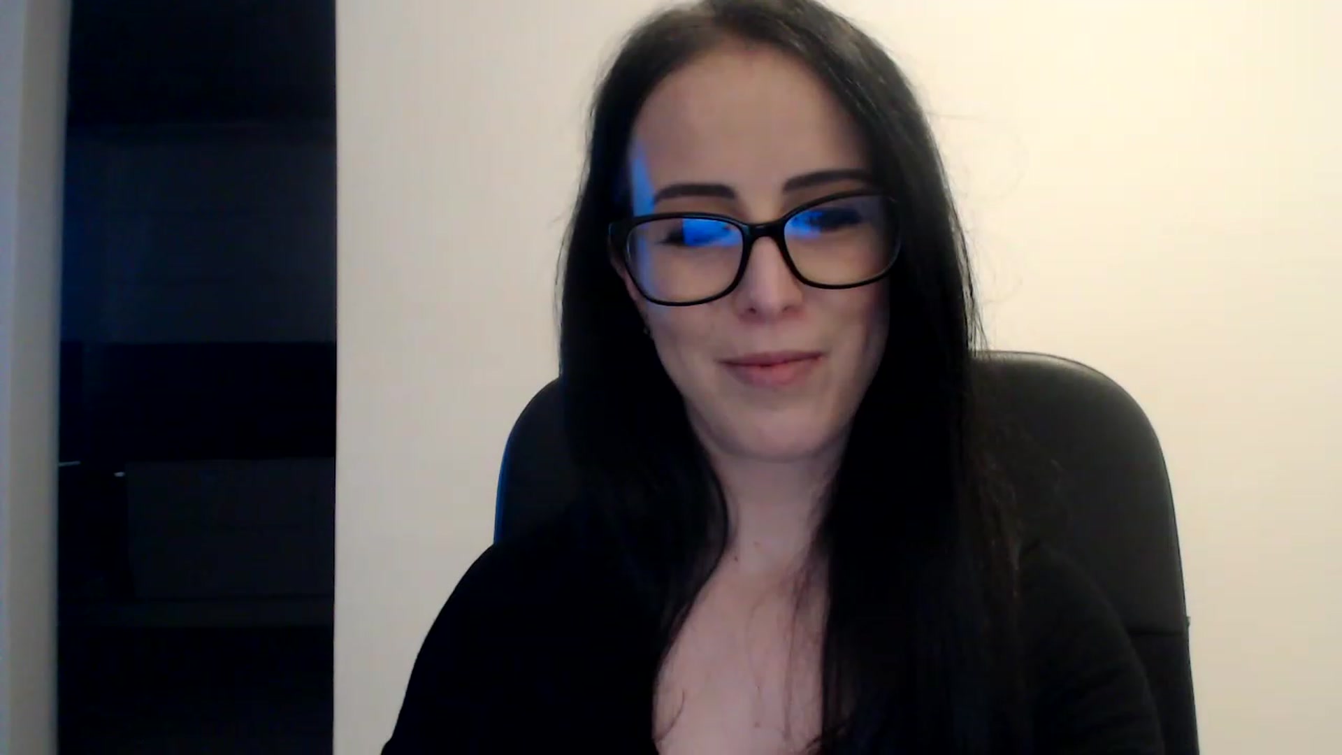 Gallery image thumbnail from Alexys23's myfreecams stream on, 12/19/2022, 04:16 image 14 of 20