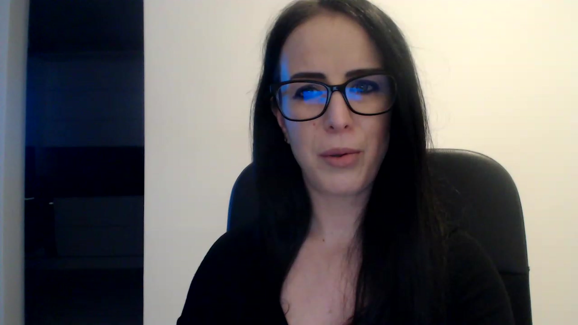 Gallery image thumbnail from Alexys23's myfreecams stream on, 12/19/2022, 04:16 image 9 of 20