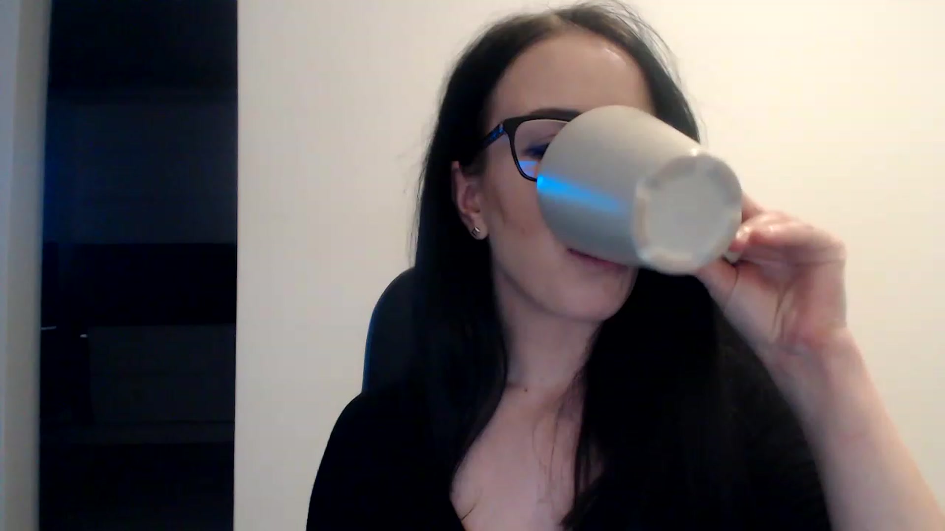 Gallery image thumbnail from Alexys23's myfreecams stream on, 12/19/2022, 04:16 image 11 of 20