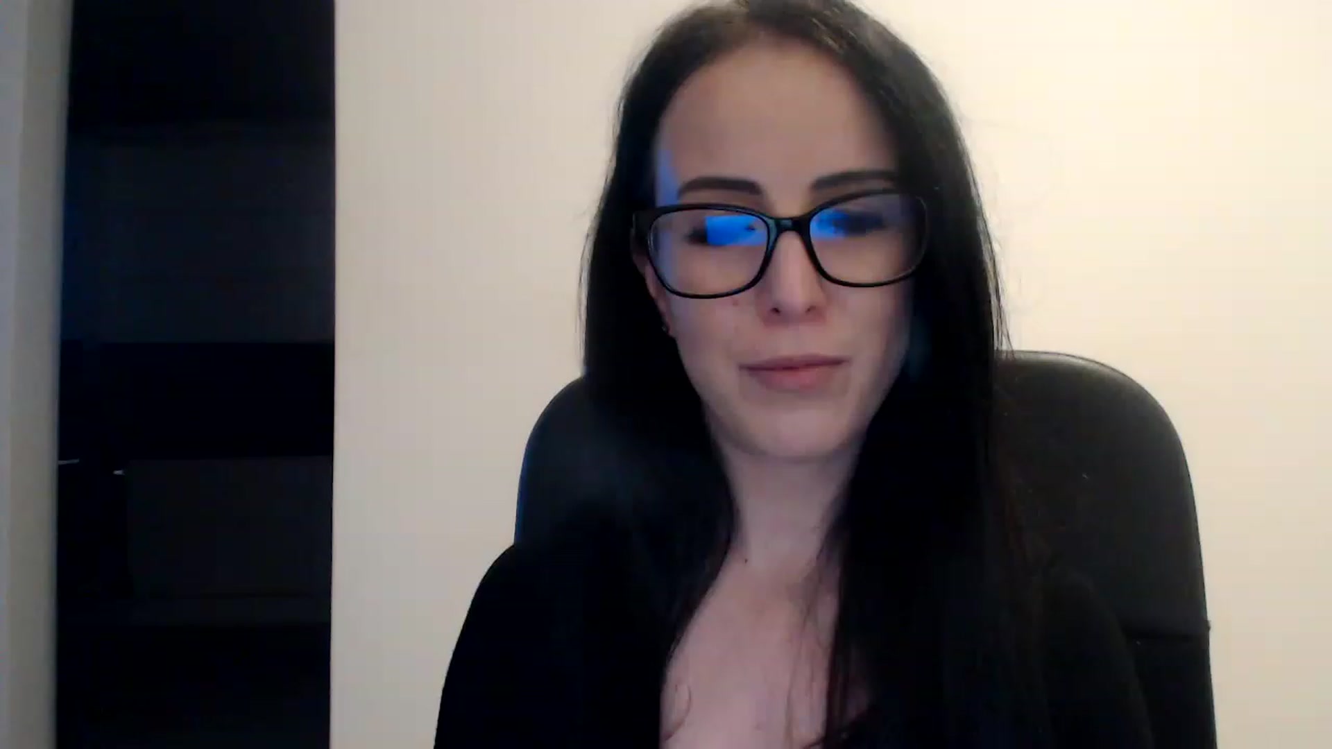 Gallery image thumbnail from Alexys23's myfreecams stream on, 12/19/2022, 04:16 image 12 of 20