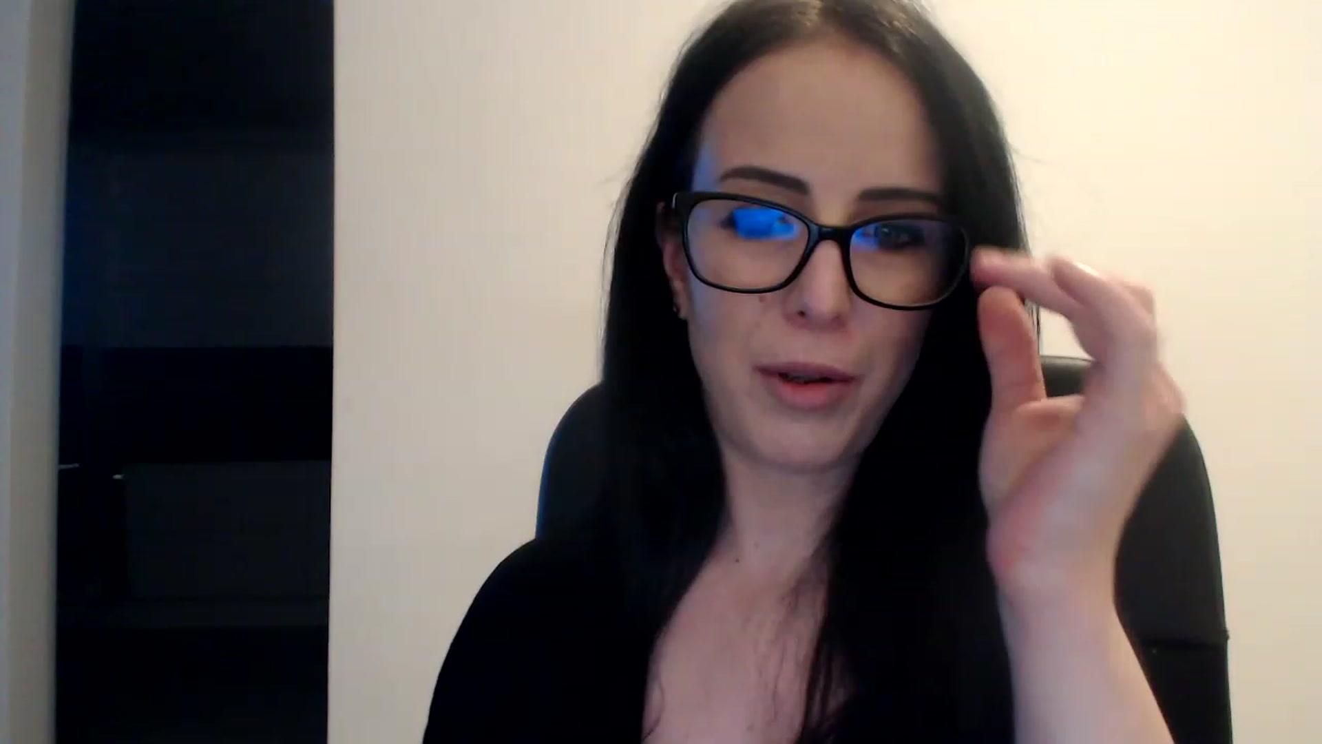Gallery image thumbnail from Alexys23's myfreecams stream on, 12/19/2022, 04:16 image 10 of 20