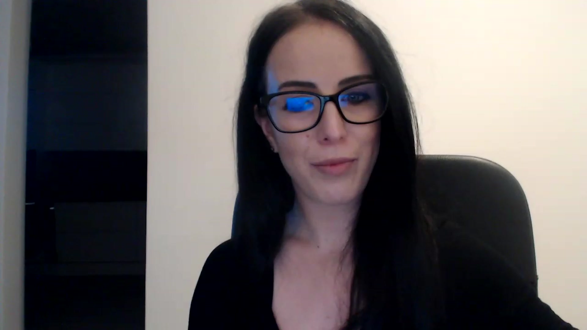 Gallery image thumbnail from Alexys23's myfreecams stream on, 12/19/2022, 04:16 image 8 of 20