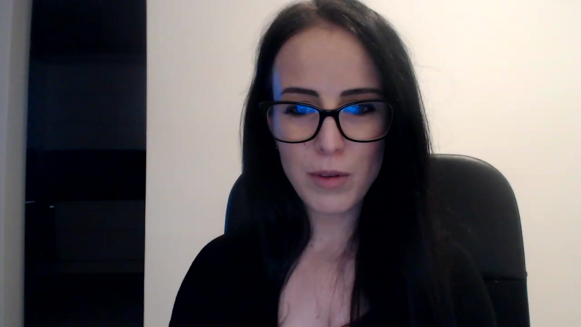 Gallery image thumbnail from Alexys23's myfreecams stream on, 12/19/2022, 04:16 image 13 of 20
