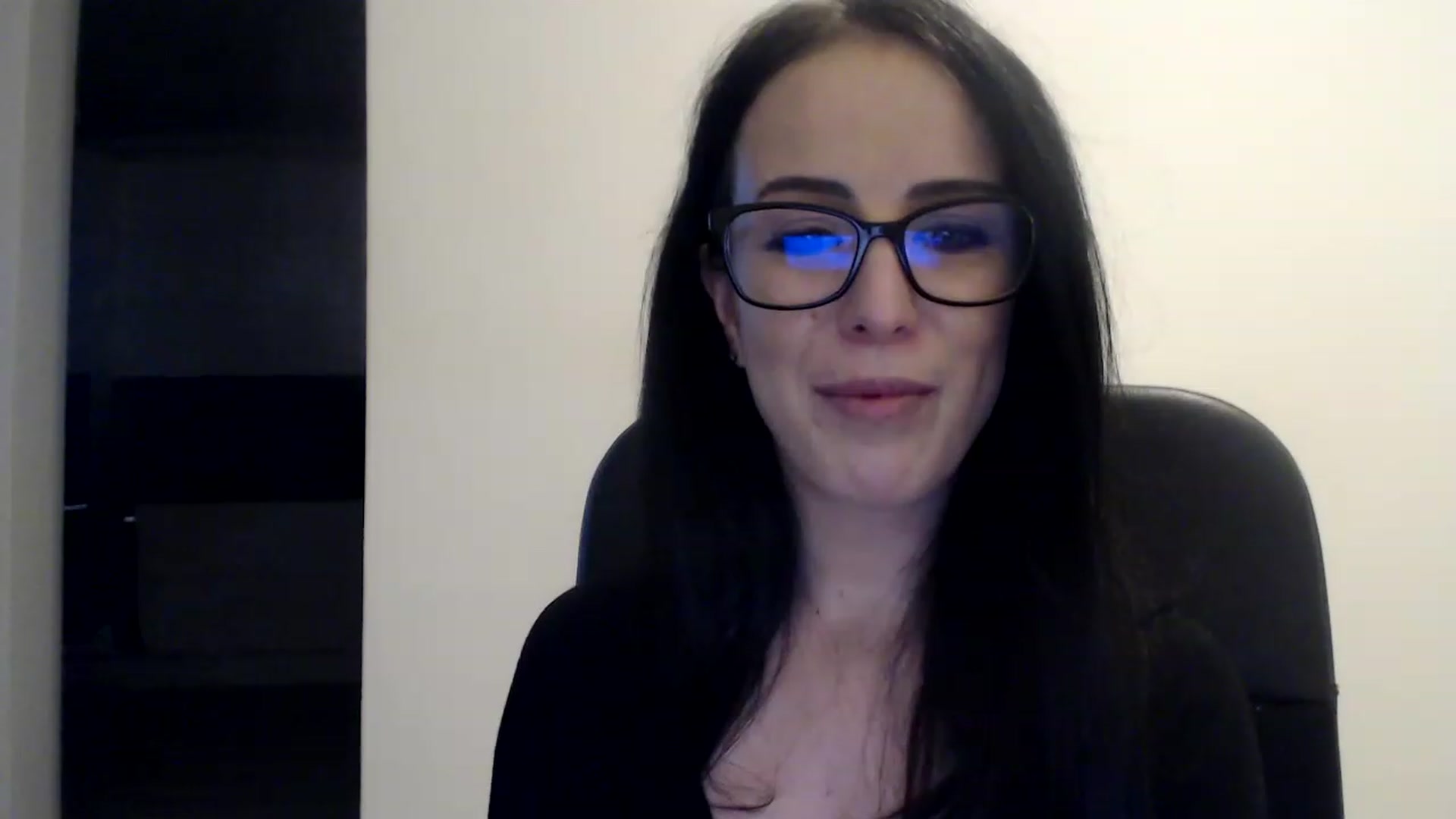 Gallery image thumbnail from Alexys23's myfreecams stream on, 12/19/2022, 04:16 image 7 of 20