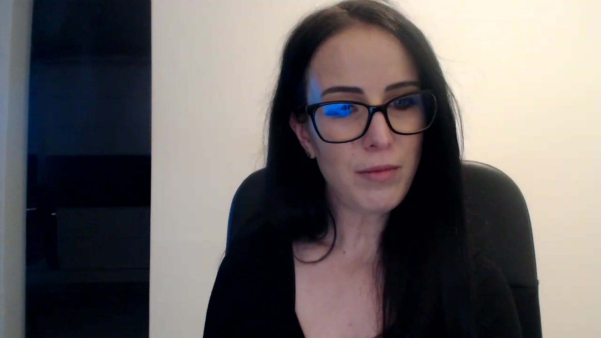Gallery image thumbnail from Alexys23's myfreecams stream on, 12/19/2022, 04:16 image 4 of 20