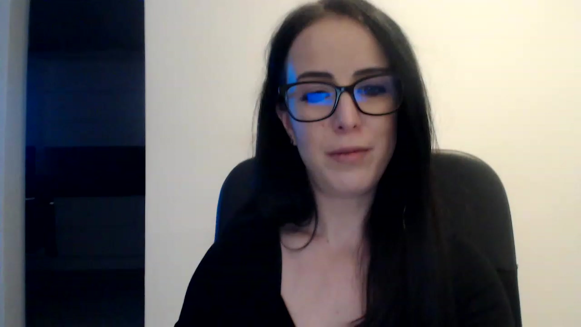 Gallery image thumbnail from Alexys23's myfreecams stream on, 12/19/2022, 04:16 image 3 of 20