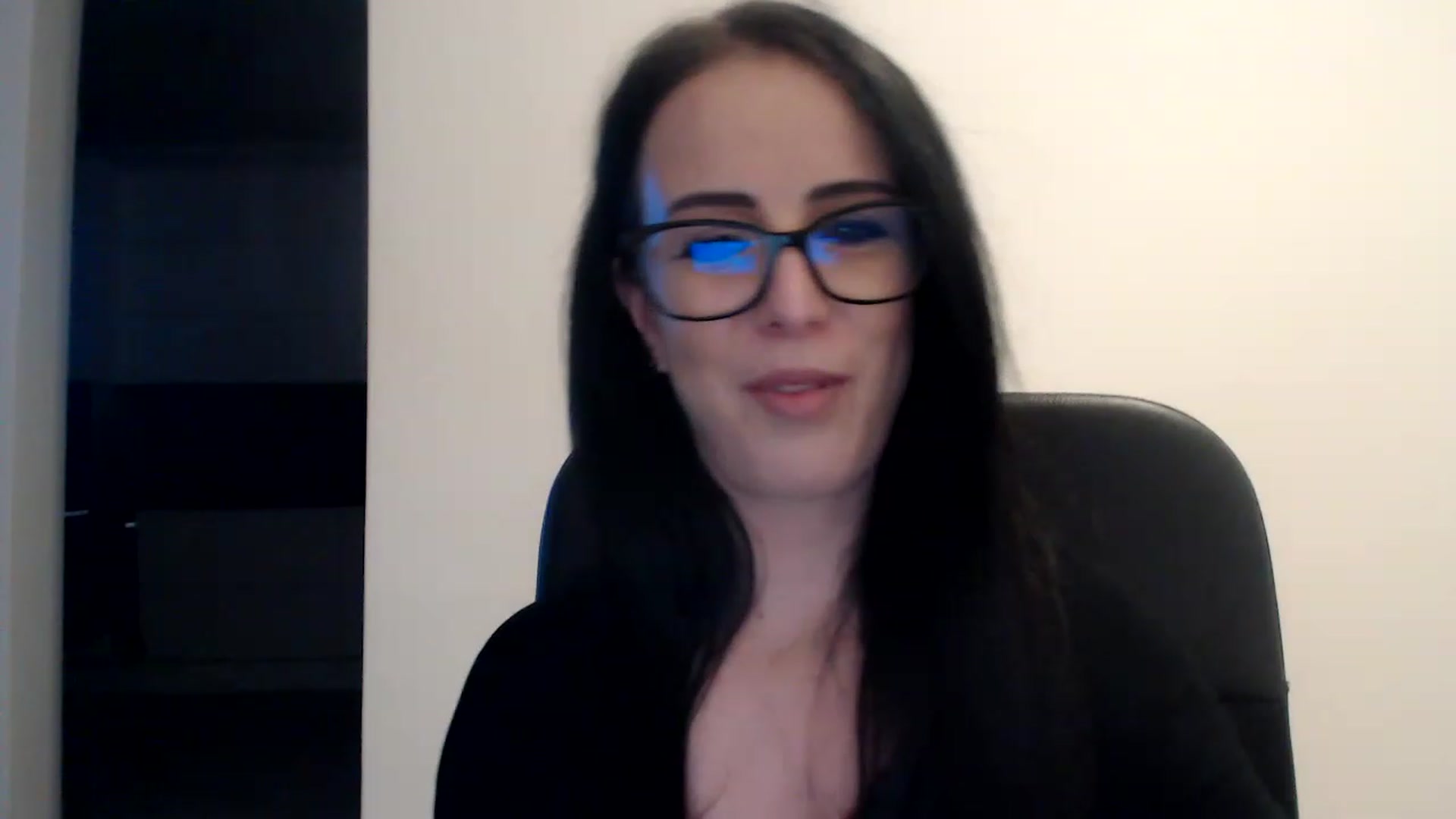 Gallery image thumbnail from Alexys23's myfreecams stream on, 12/19/2022, 04:16 image 15 of 20