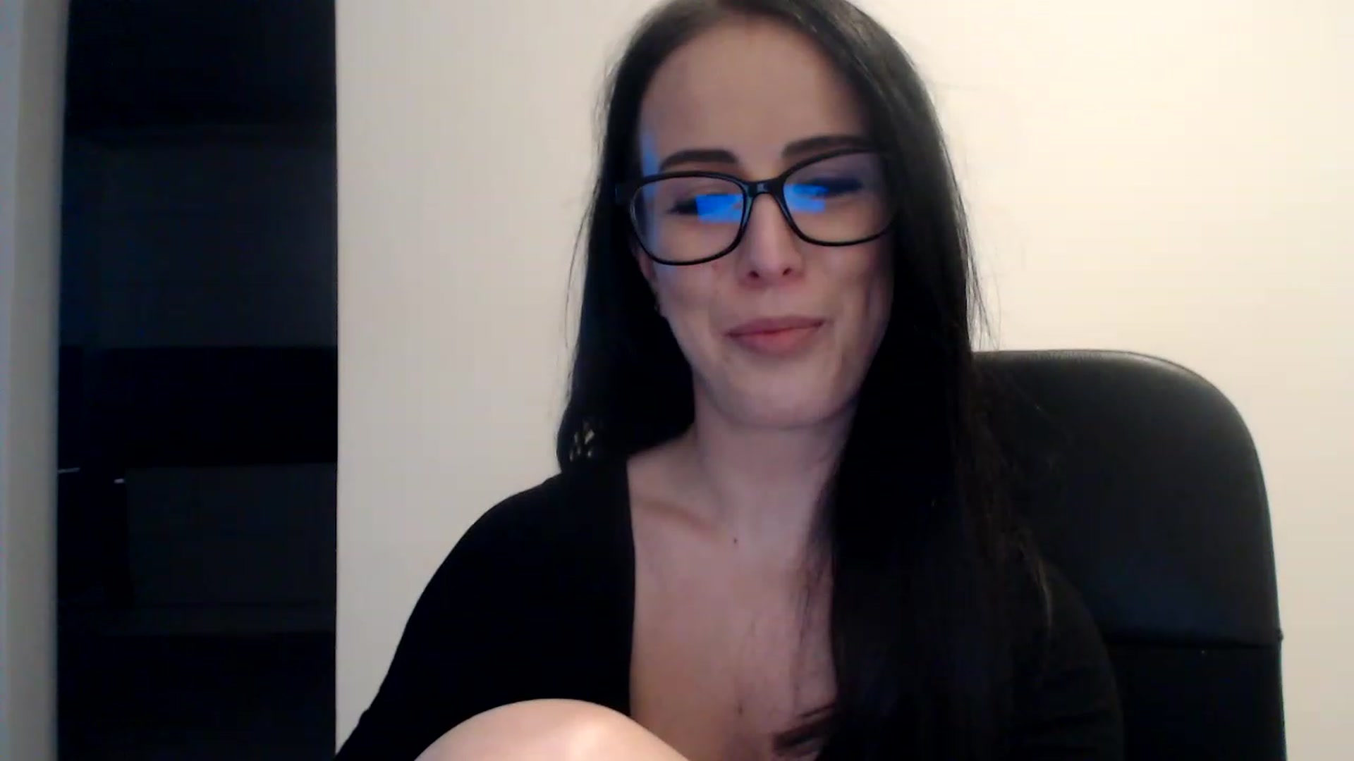 Gallery image thumbnail from Alexys23's myfreecams stream on, 12/19/2022, 04:16 image 19 of 20