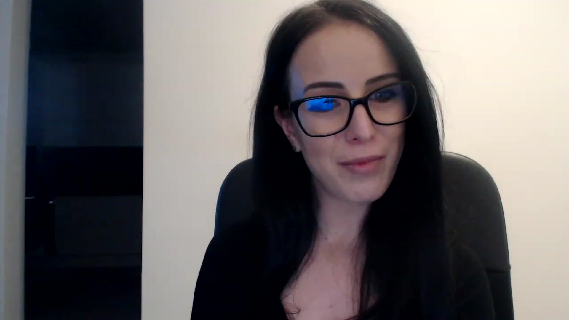 Gallery image thumbnail from Alexys23's myfreecams stream on, 12/19/2022, 04:16 image 5 of 20