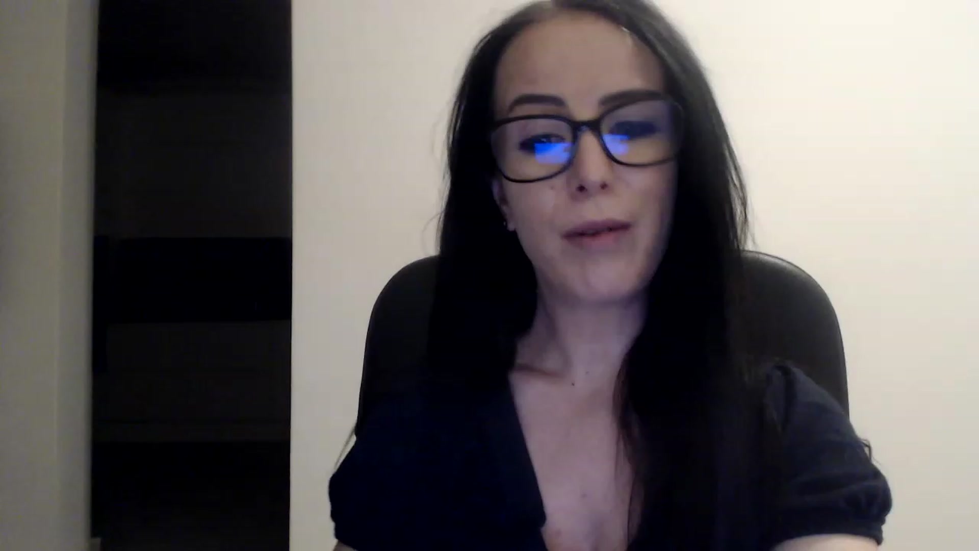 Gallery image thumbnail from Alexys23's myfreecams stream on, 12/24/2022, 04:20 image 5 of 20