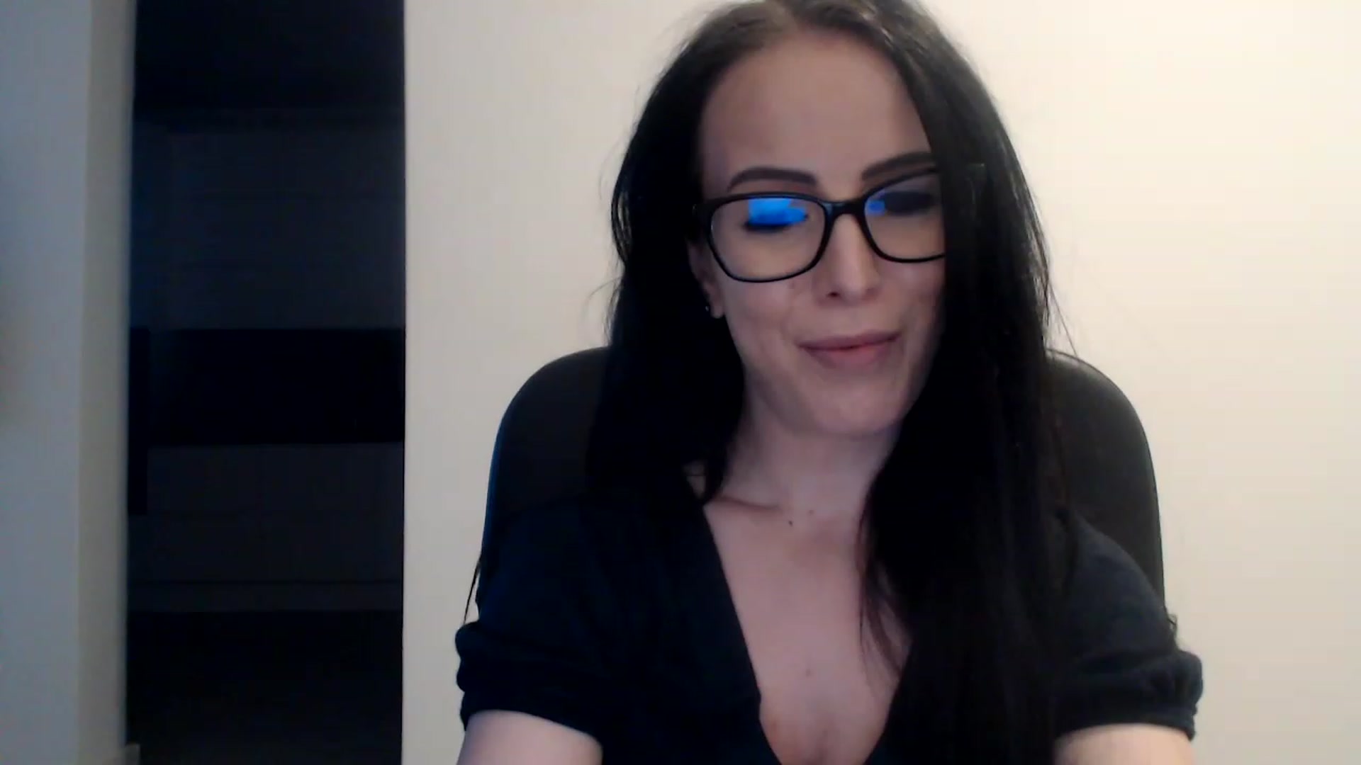 Gallery image thumbnail from Alexys23's myfreecams stream on, 12/24/2022, 04:20 image 2 of 20