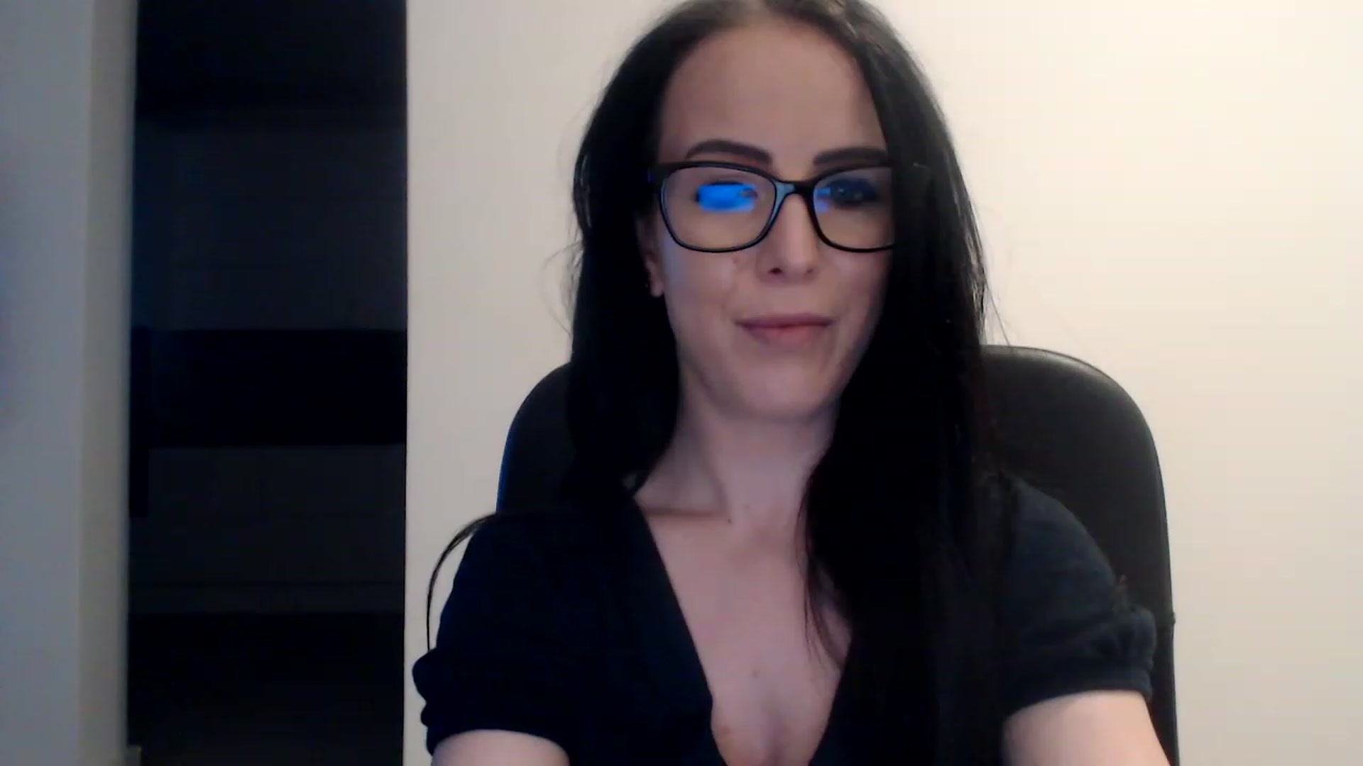 Gallery image thumbnail from Alexys23's myfreecams stream on, 12/24/2022, 04:20 image 1 of 20