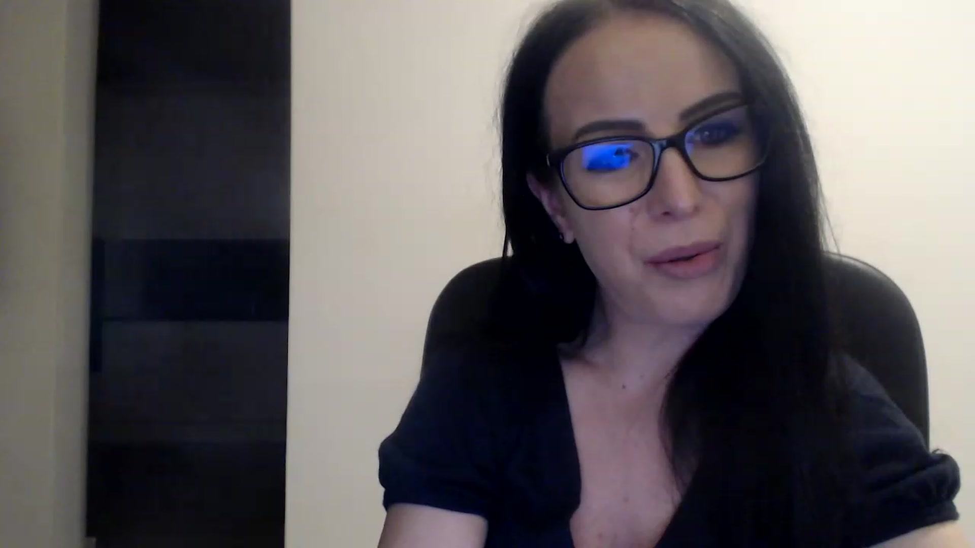 Gallery image thumbnail from Alexys23's myfreecams stream on, 12/24/2022, 04:20 image 16 of 20