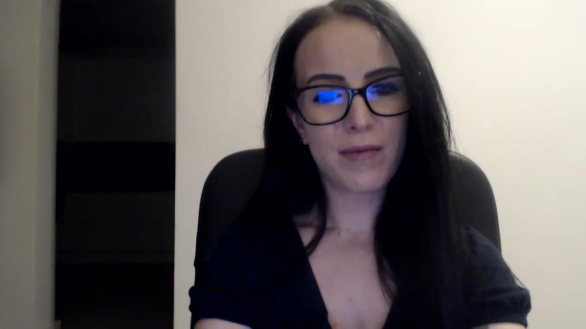 Gallery image thumbnail from Alexys23's myfreecams stream on, 12/24/2022, 04:20 image 8 of 20