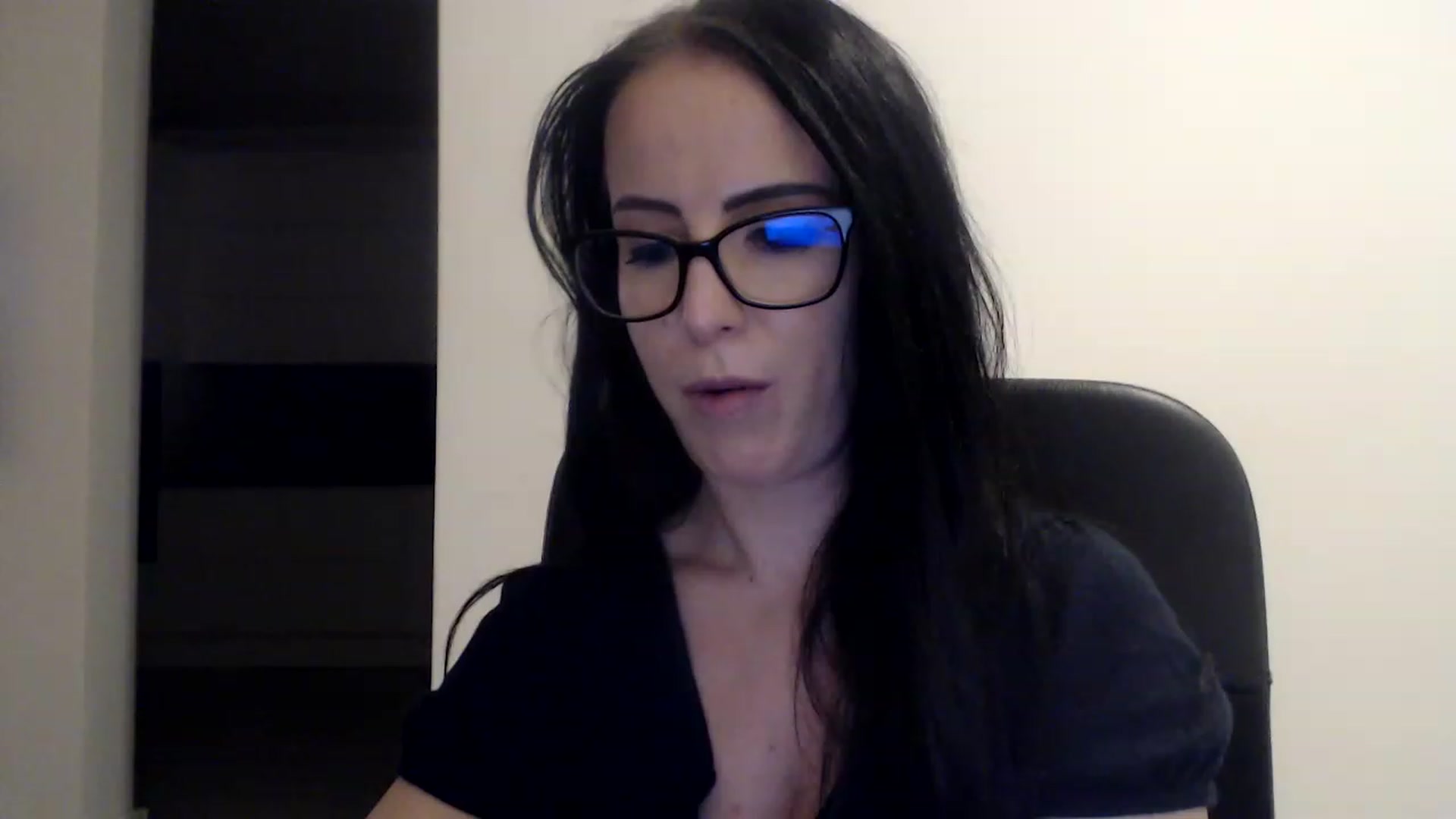 Gallery image thumbnail from Alexys23's myfreecams stream on, 12/24/2022, 04:20 image 3 of 20