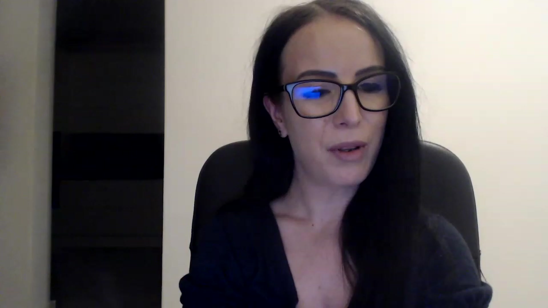 Gallery image thumbnail from Alexys23's myfreecams stream on, 12/24/2022, 04:20 image 14 of 20