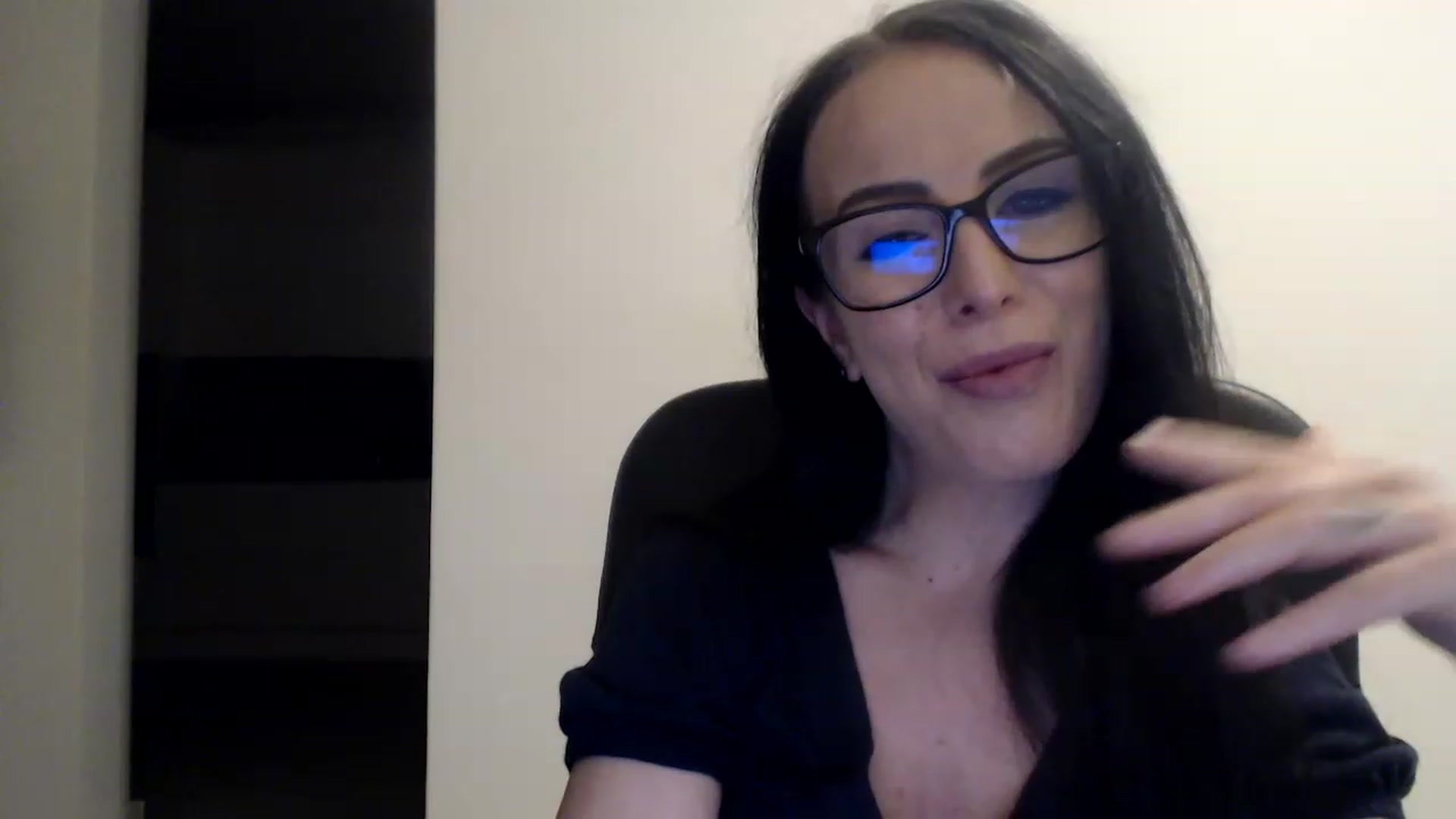 Gallery image thumbnail from Alexys23's myfreecams stream on, 12/24/2022, 04:20 image 18 of 20