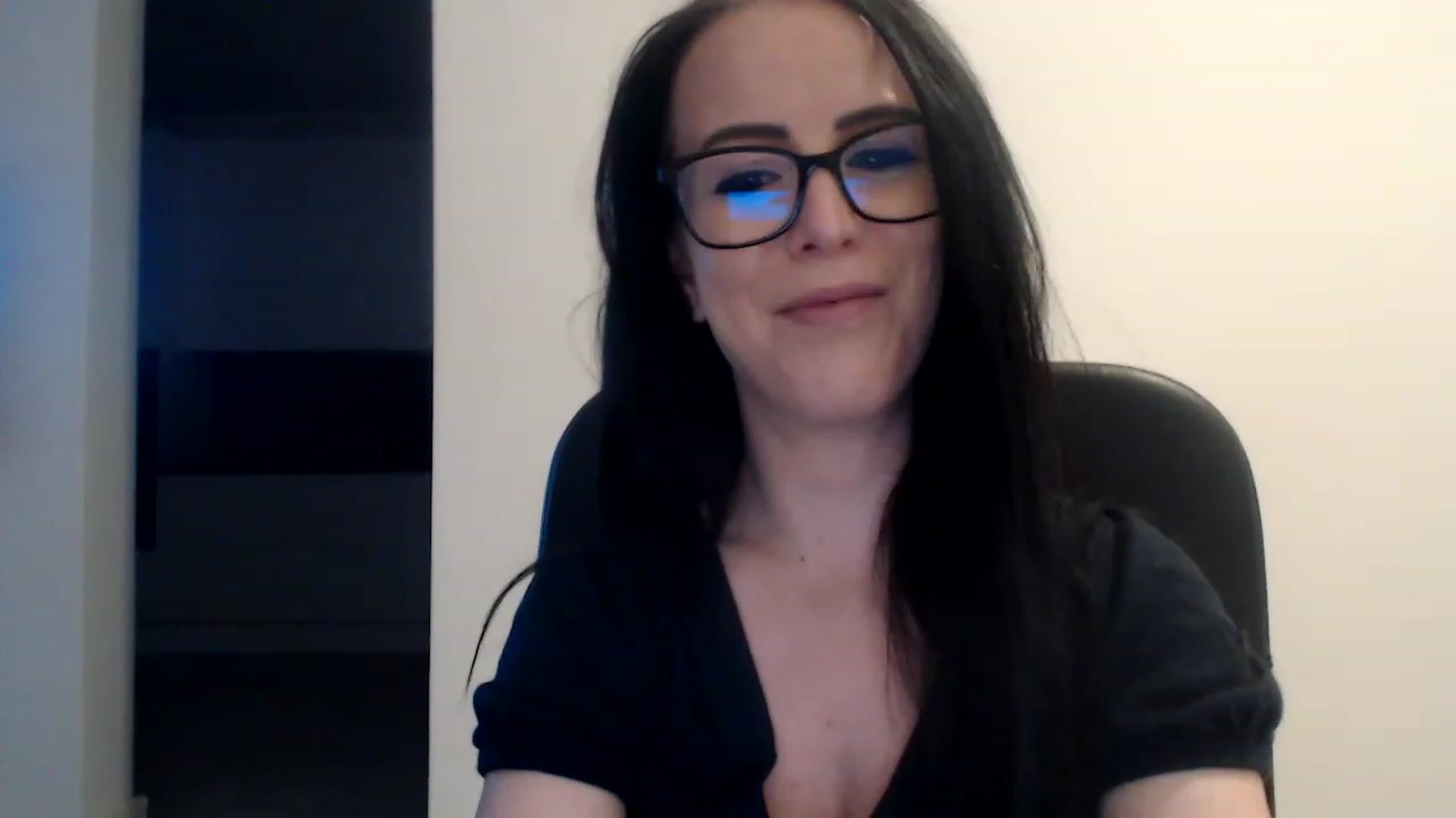 Gallery image thumbnail from Alexys23's myfreecams stream on, 12/24/2022, 04:20 image 4 of 20
