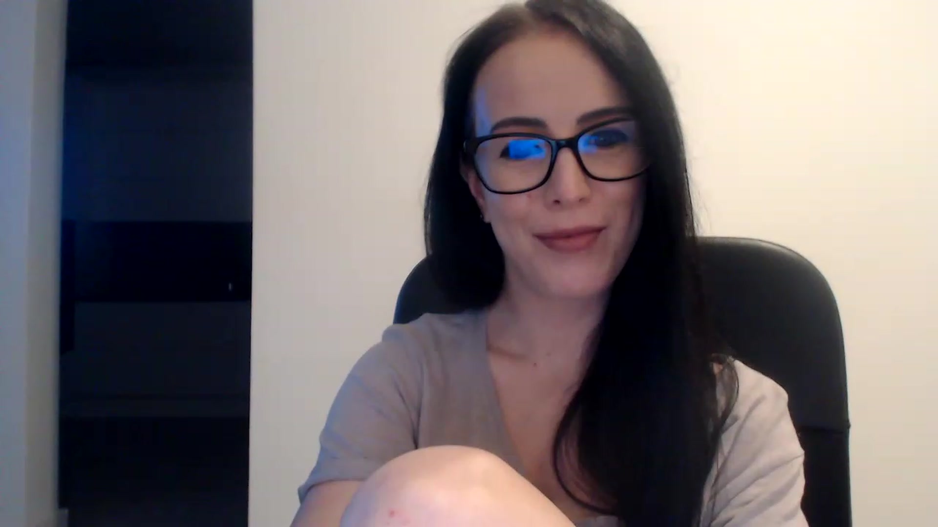 Gallery image thumbnail from Alexys23's myfreecams stream on, 12/25/2022, 05:22 image 4 of 20