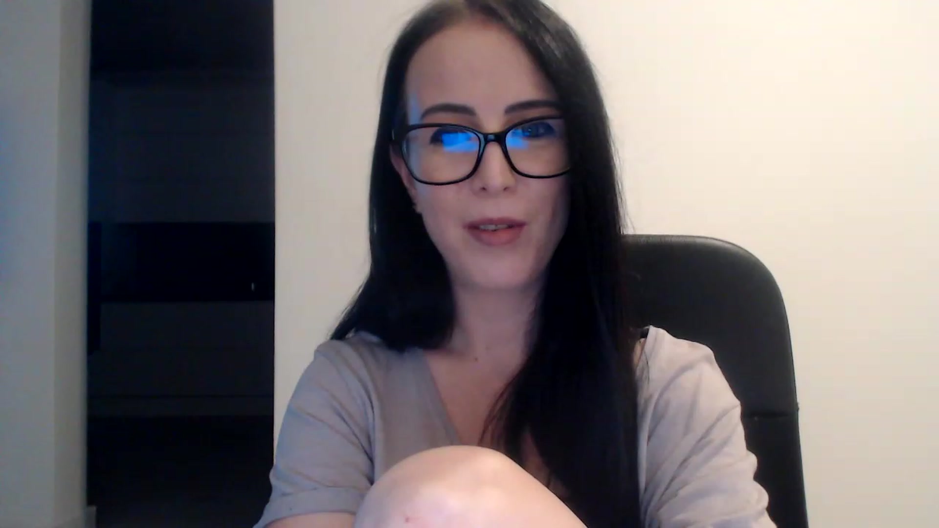 Gallery image thumbnail from Alexys23's myfreecams stream on, 12/25/2022, 05:22 image 14 of 20
