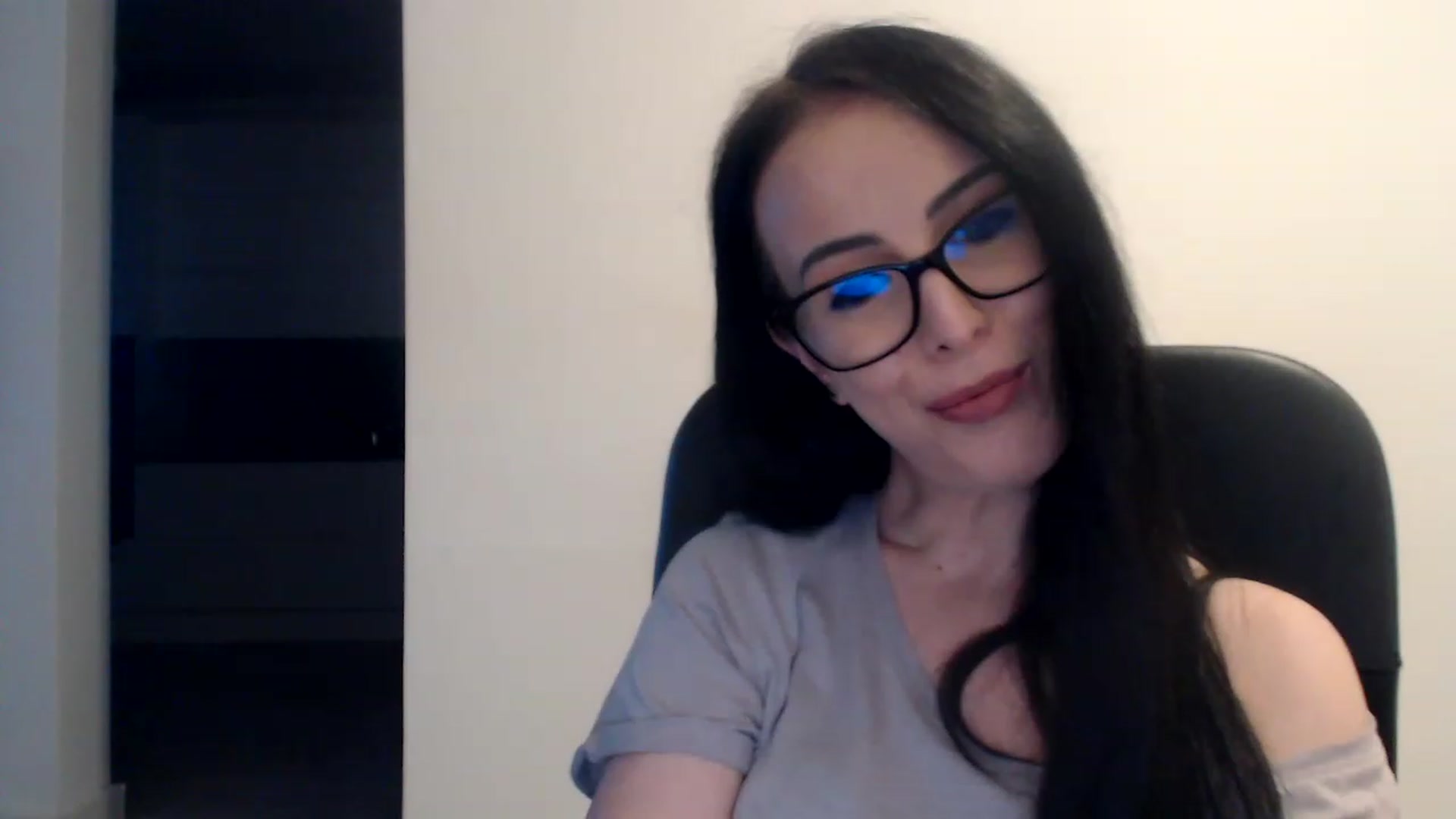 Gallery image thumbnail from Alexys23's myfreecams stream on, 12/25/2022, 05:22 image 15 of 20