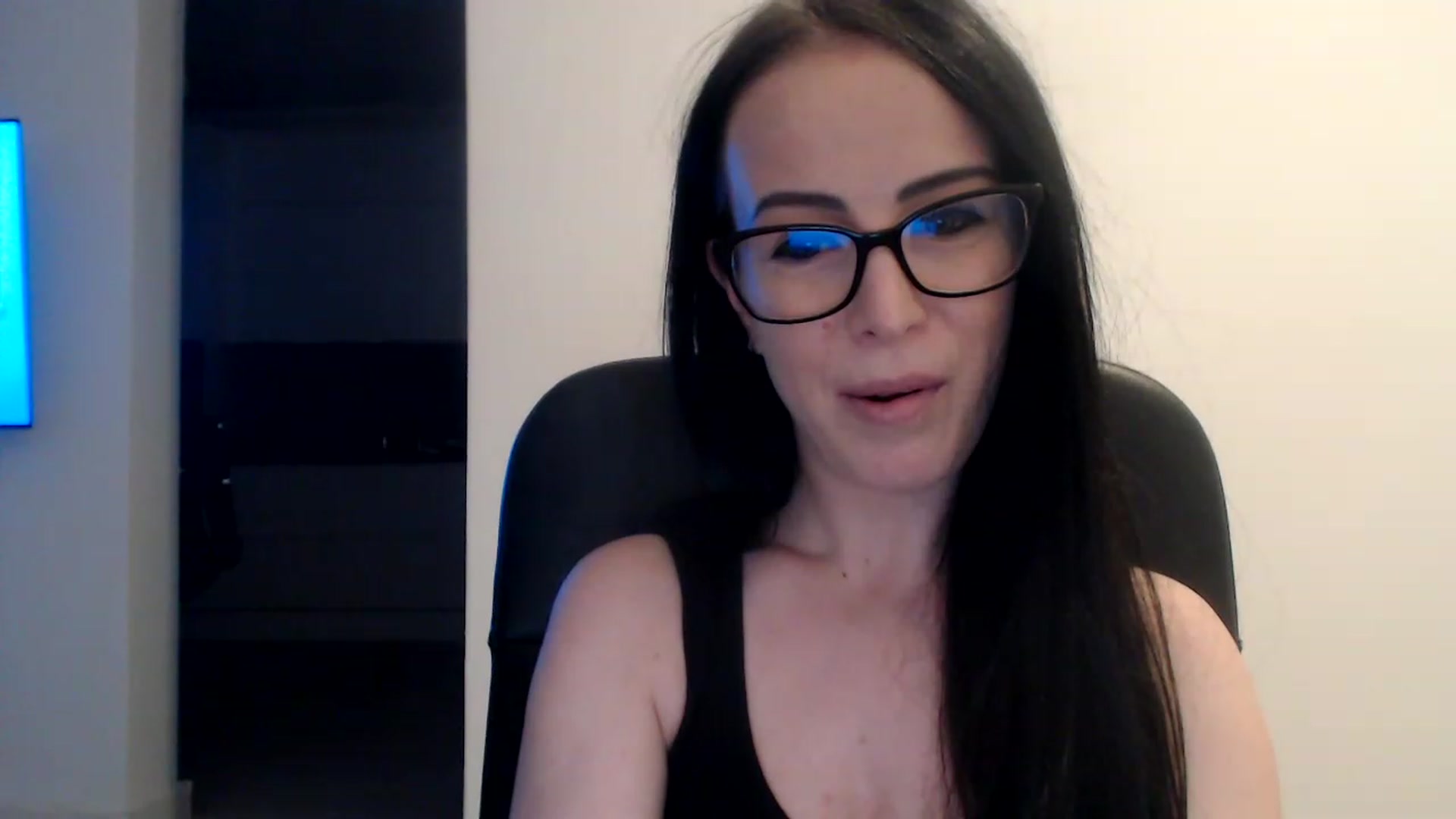 Gallery image thumbnail from Alexys23's myfreecams stream on, 12/27/2022, 03:58 image 9 of 20