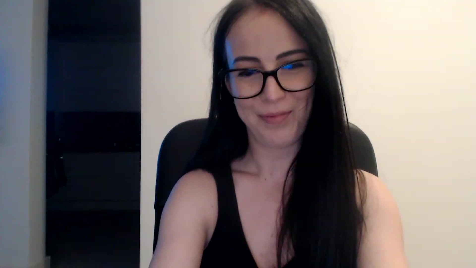 Gallery image thumbnail from Alexys23's myfreecams stream on, 12/27/2022, 03:58 image 17 of 20