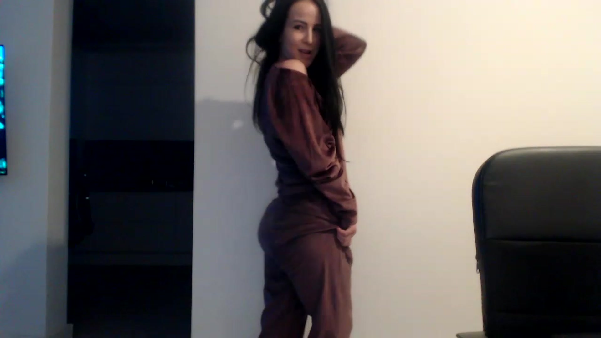 Gallery image thumbnail from Alexys23's myfreecams stream on, 12/27/2022, 03:58 image 5 of 20