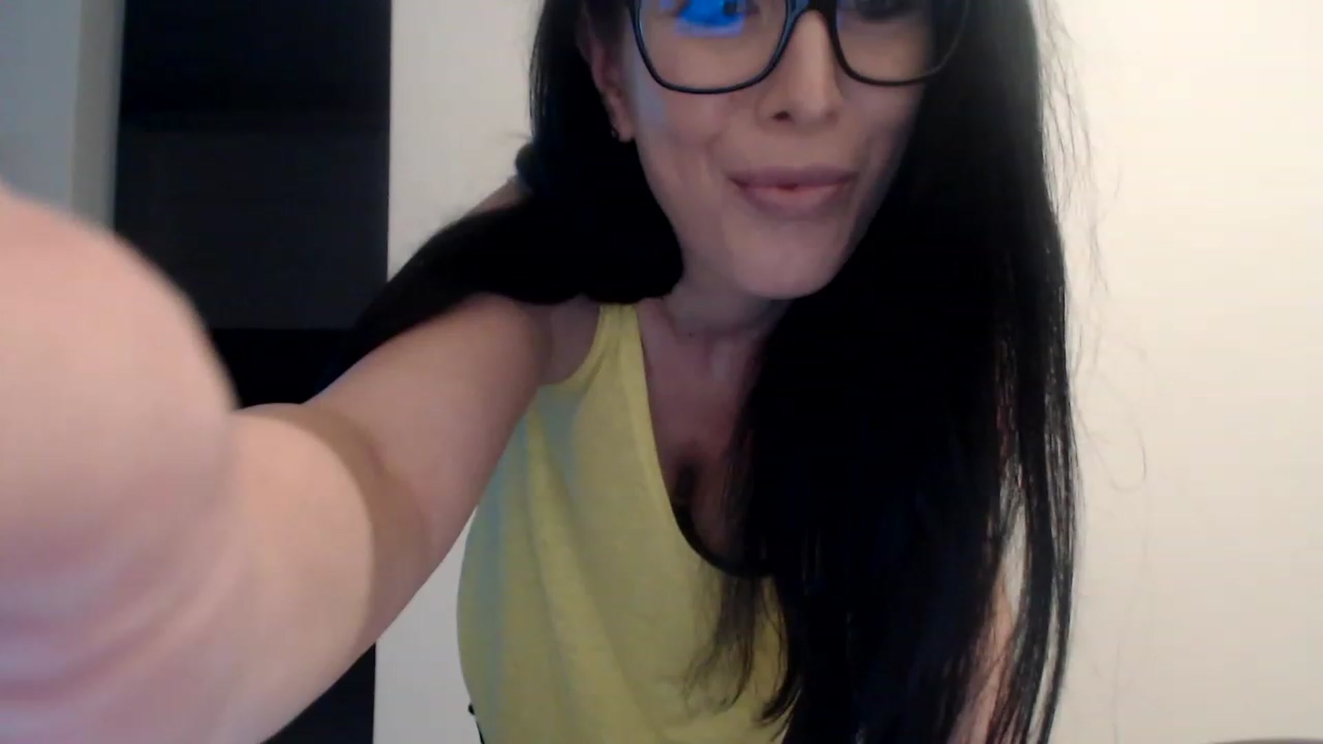 Gallery image thumbnail from Alexys23's myfreecams stream on, 12/30/2022, 04:50 image 6 of 20