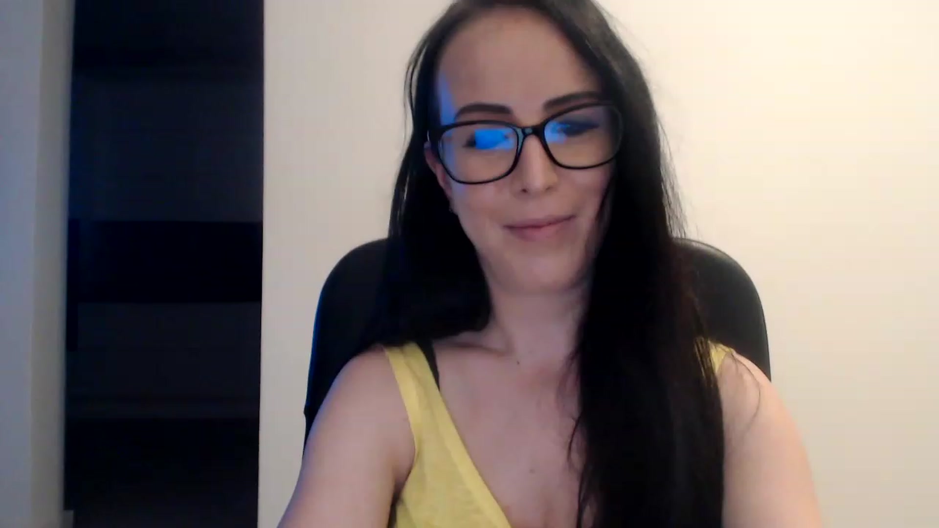 Gallery image thumbnail from Alexys23's myfreecams stream on, 12/30/2022, 04:50 image 1 of 20