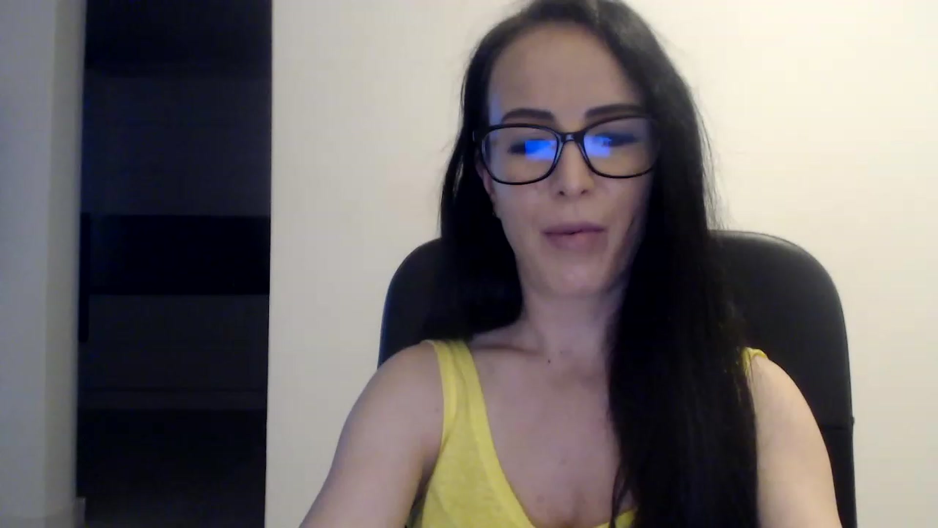 Gallery image thumbnail from Alexys23's myfreecams stream on, 12/30/2022, 04:50 image 5 of 20