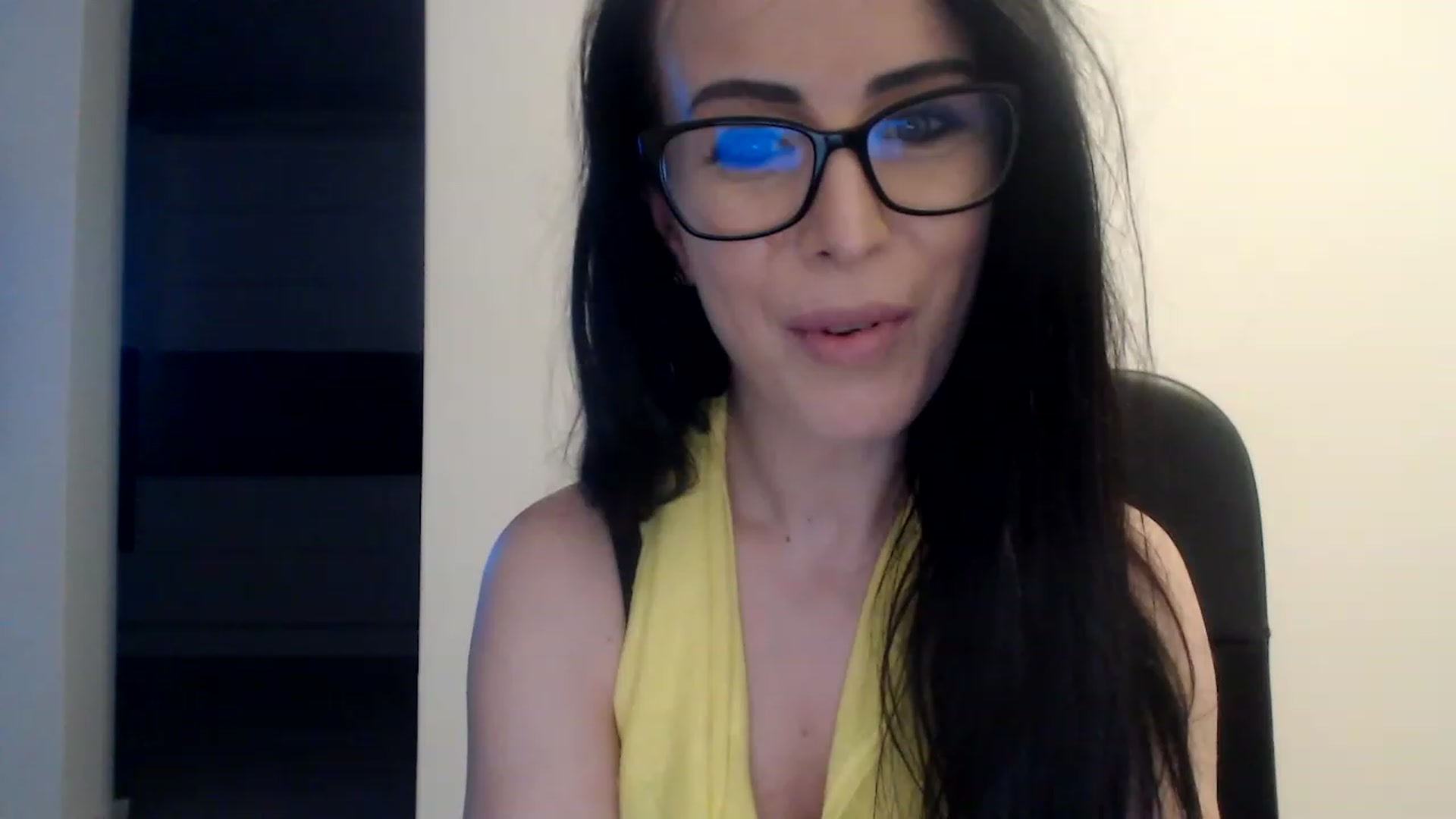 Gallery image thumbnail from Alexys23's myfreecams stream on, 12/30/2022, 04:50 image 18 of 20