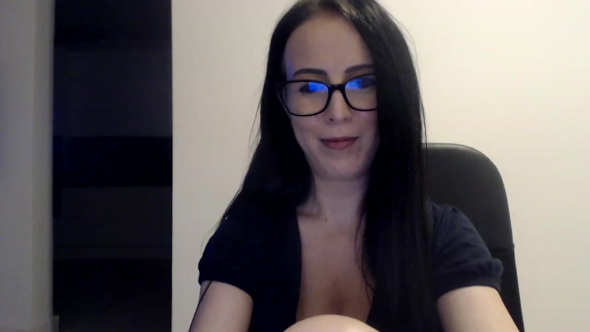 Gallery image thumbnail from Alexys23's myfreecams stream on, 01/15/2023, 05:42 image 14 of 20