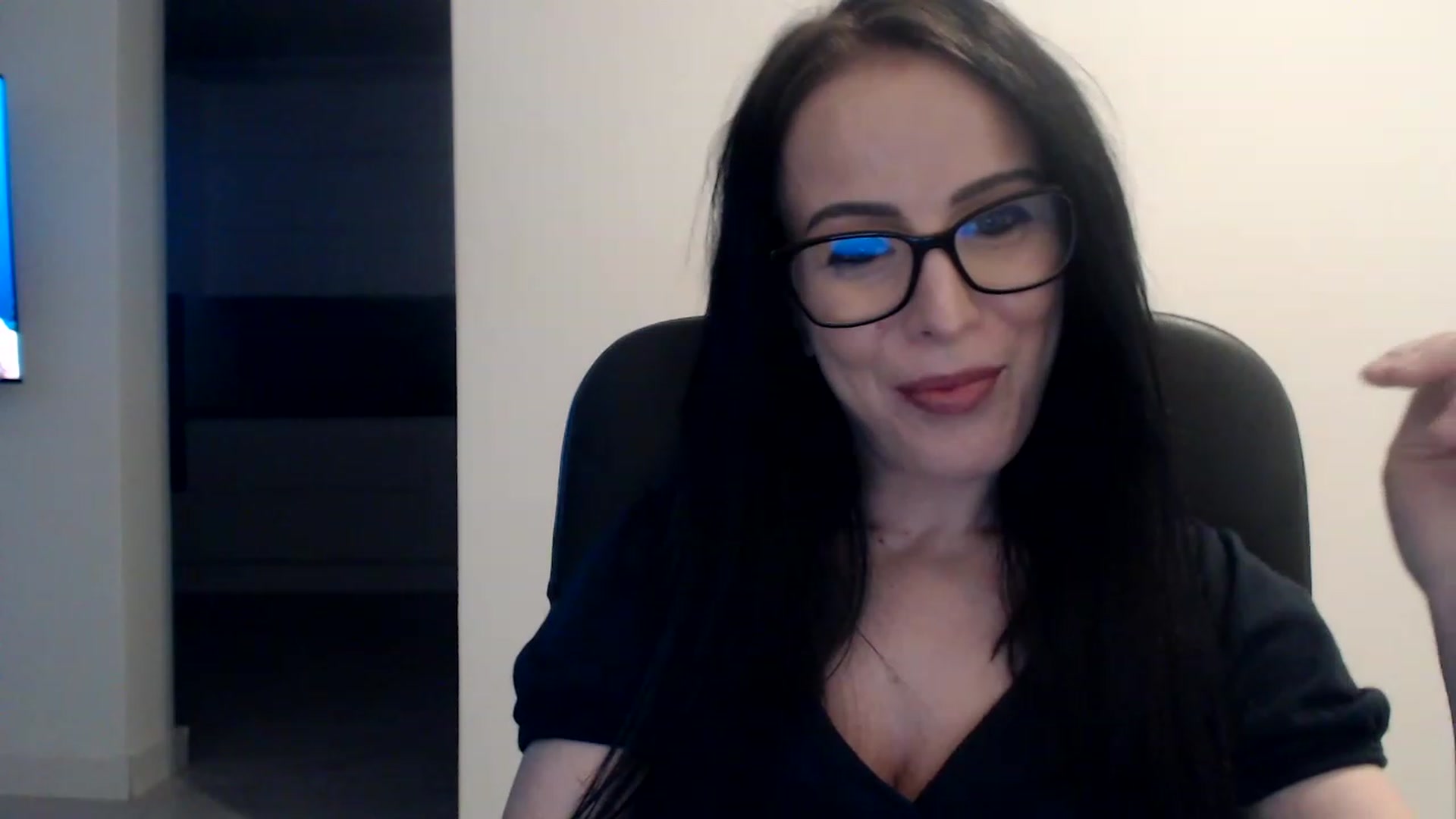 Gallery image thumbnail from Alexys23's myfreecams stream on, 01/15/2023, 05:42 image 6 of 20