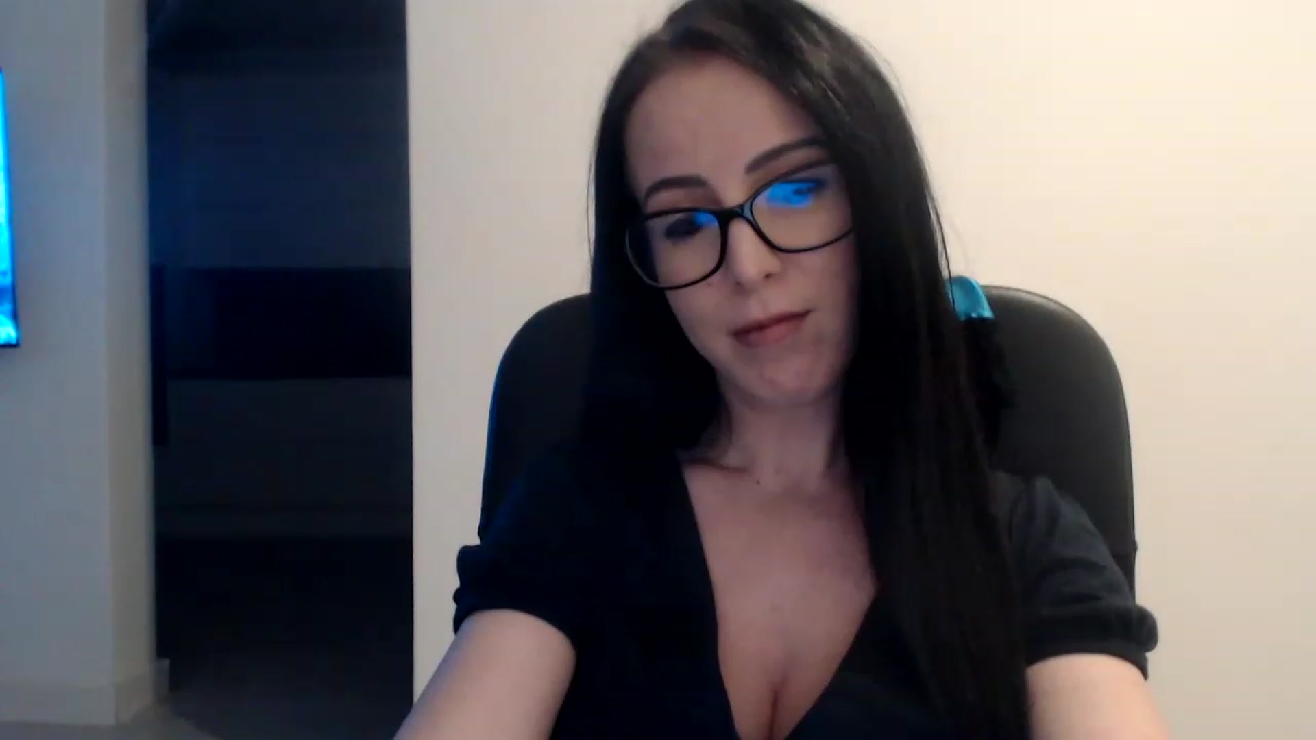 Gallery image thumbnail from Alexys23's myfreecams stream on, 01/15/2023, 05:42 image 8 of 20