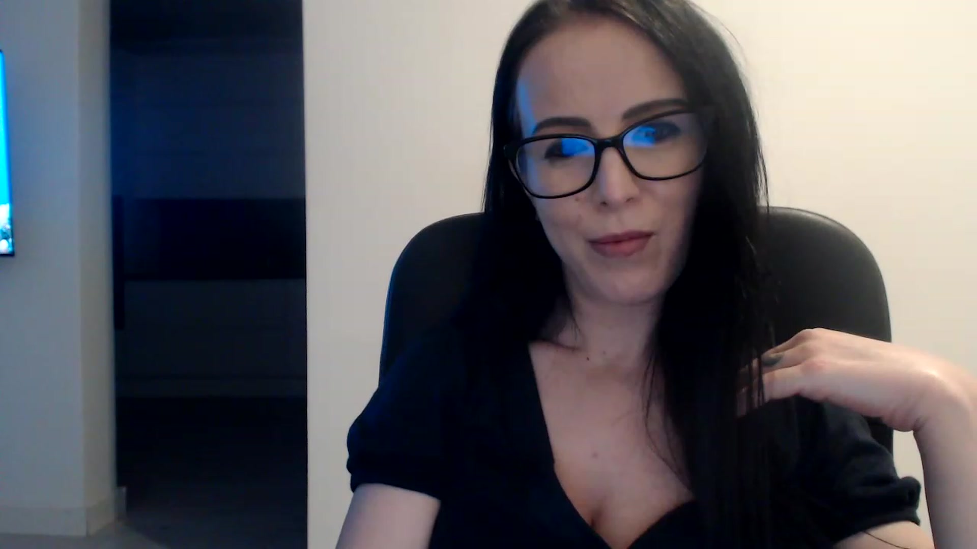 Gallery image thumbnail from Alexys23's myfreecams stream on, 01/15/2023, 05:42 image 4 of 20