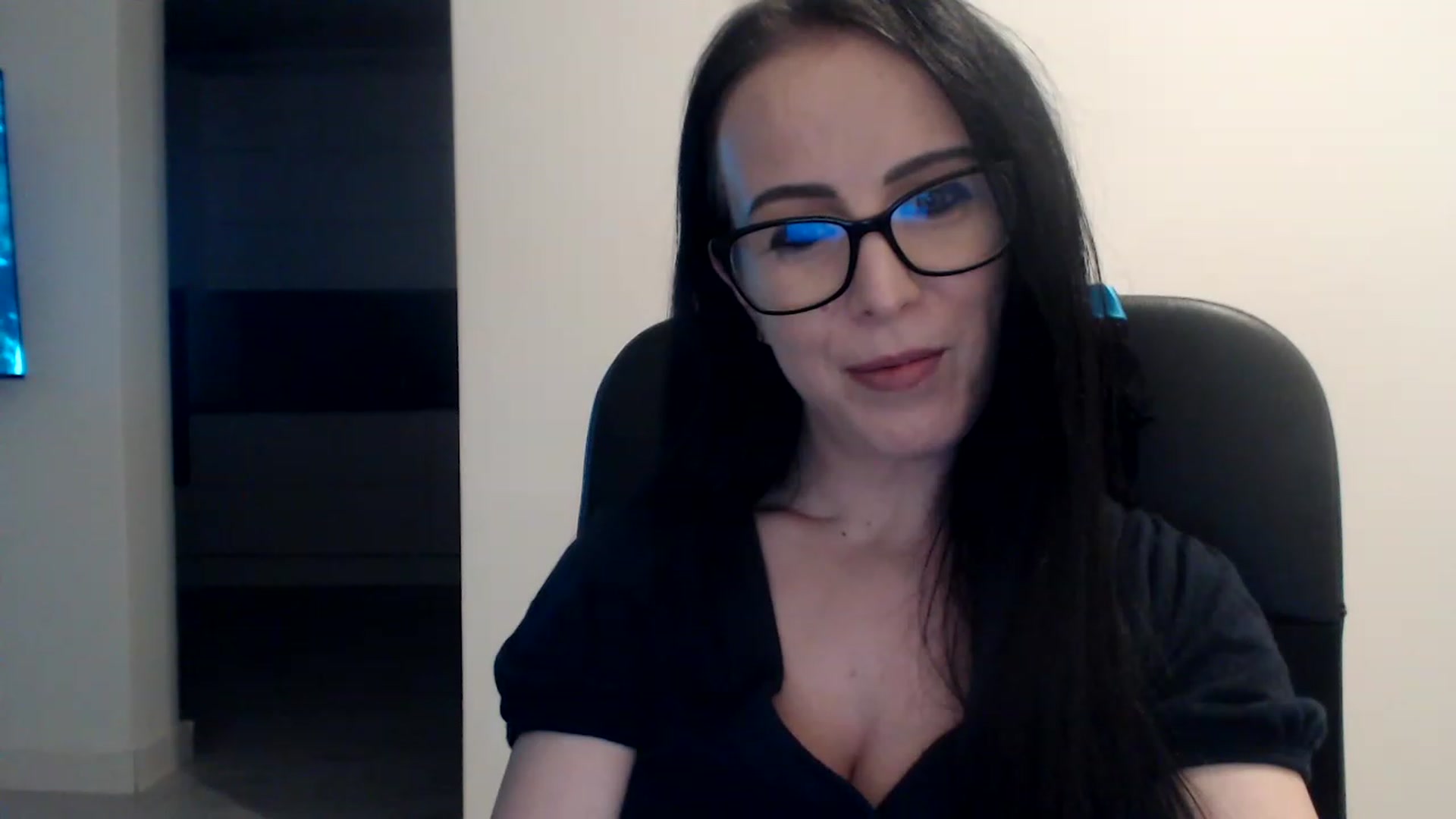 Gallery image thumbnail from Alexys23's myfreecams stream on, 01/15/2023, 05:42 image 5 of 20