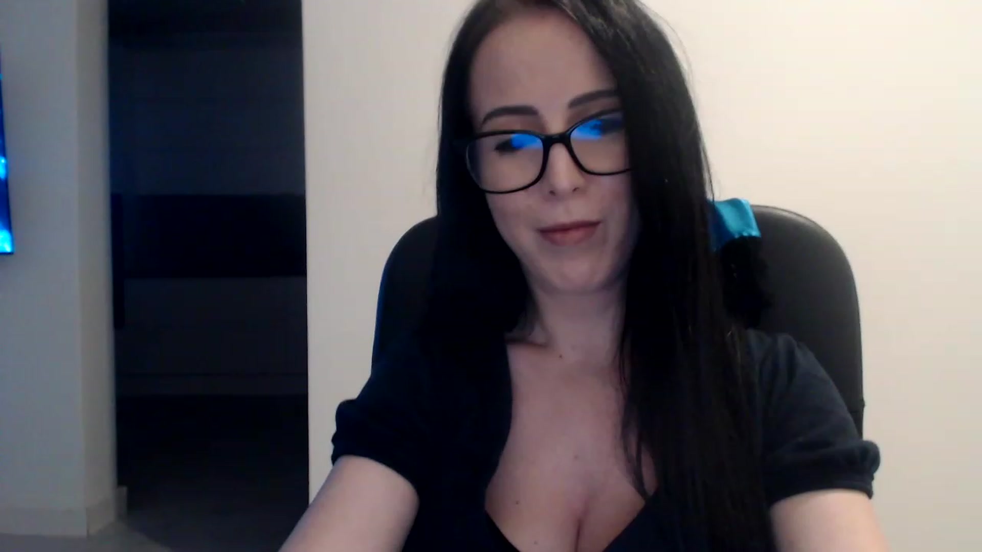 Gallery image thumbnail from Alexys23's myfreecams stream on, 01/15/2023, 05:42 image 10 of 20