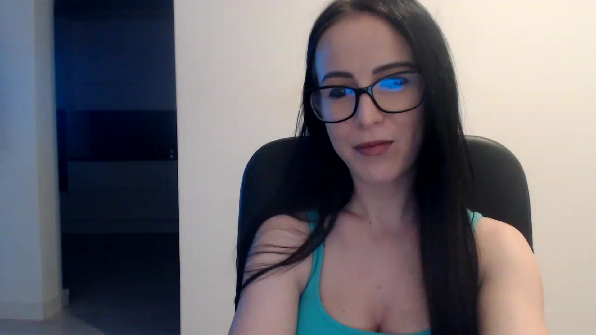 Gallery image thumbnail from Alexys23's myfreecams stream on, 01/16/2023, 02:21 image 4 of 20